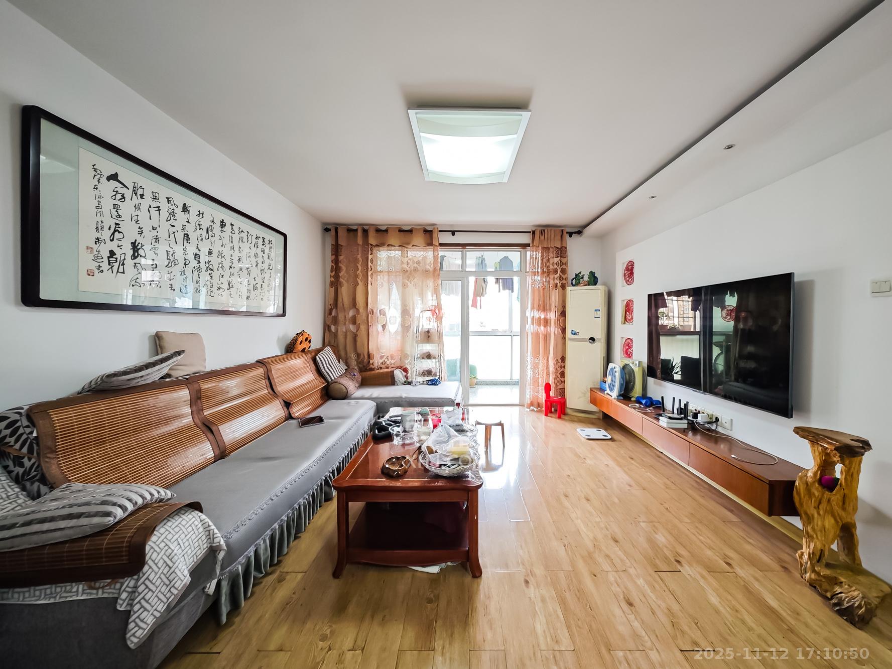 北湾景园 3室2厅1卫 86.0万 北湾景园 3室2厅1卫 86.0万客厅