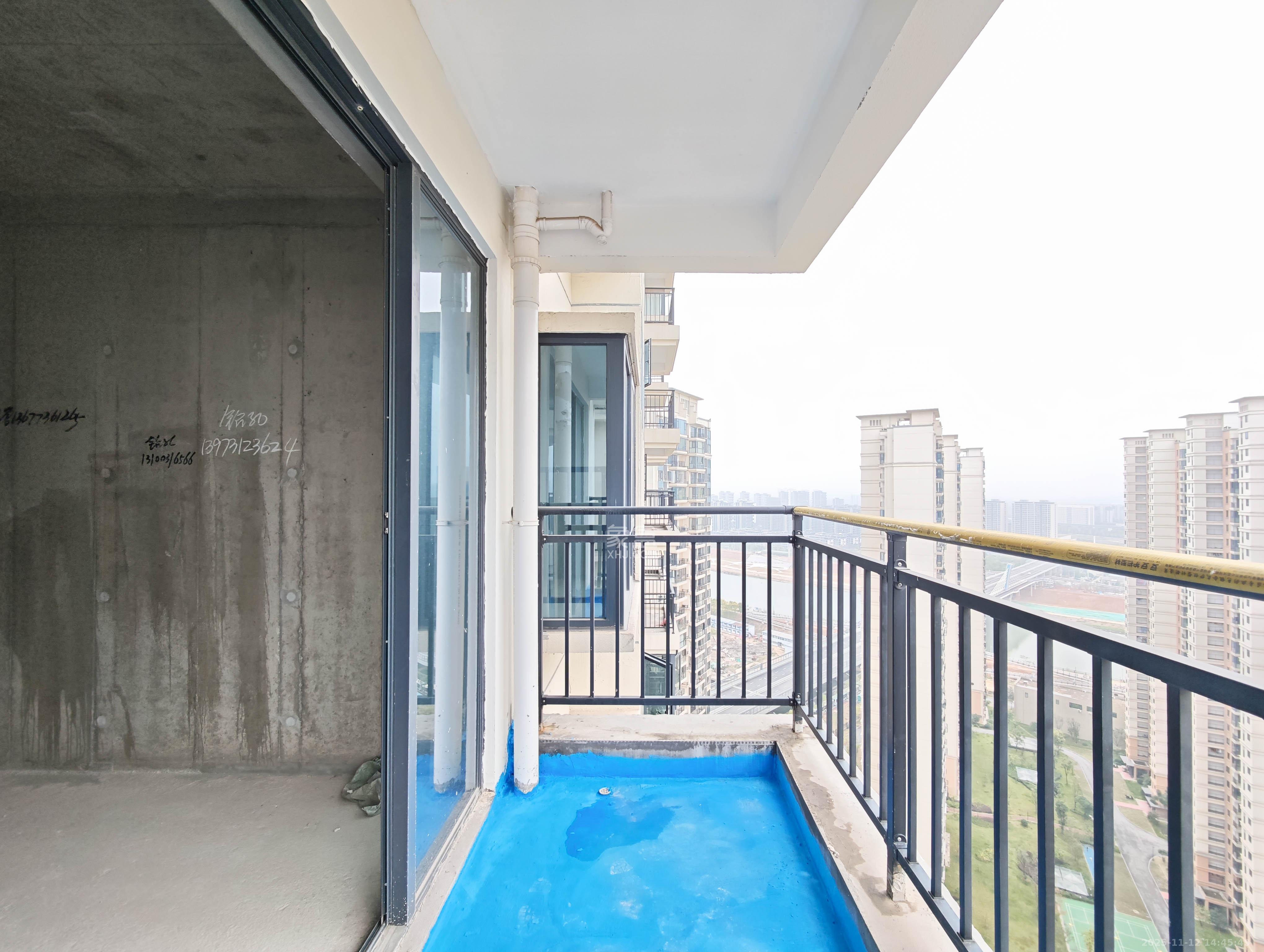 伊景园滨河苑  3室2厅2卫    72.8万阳台