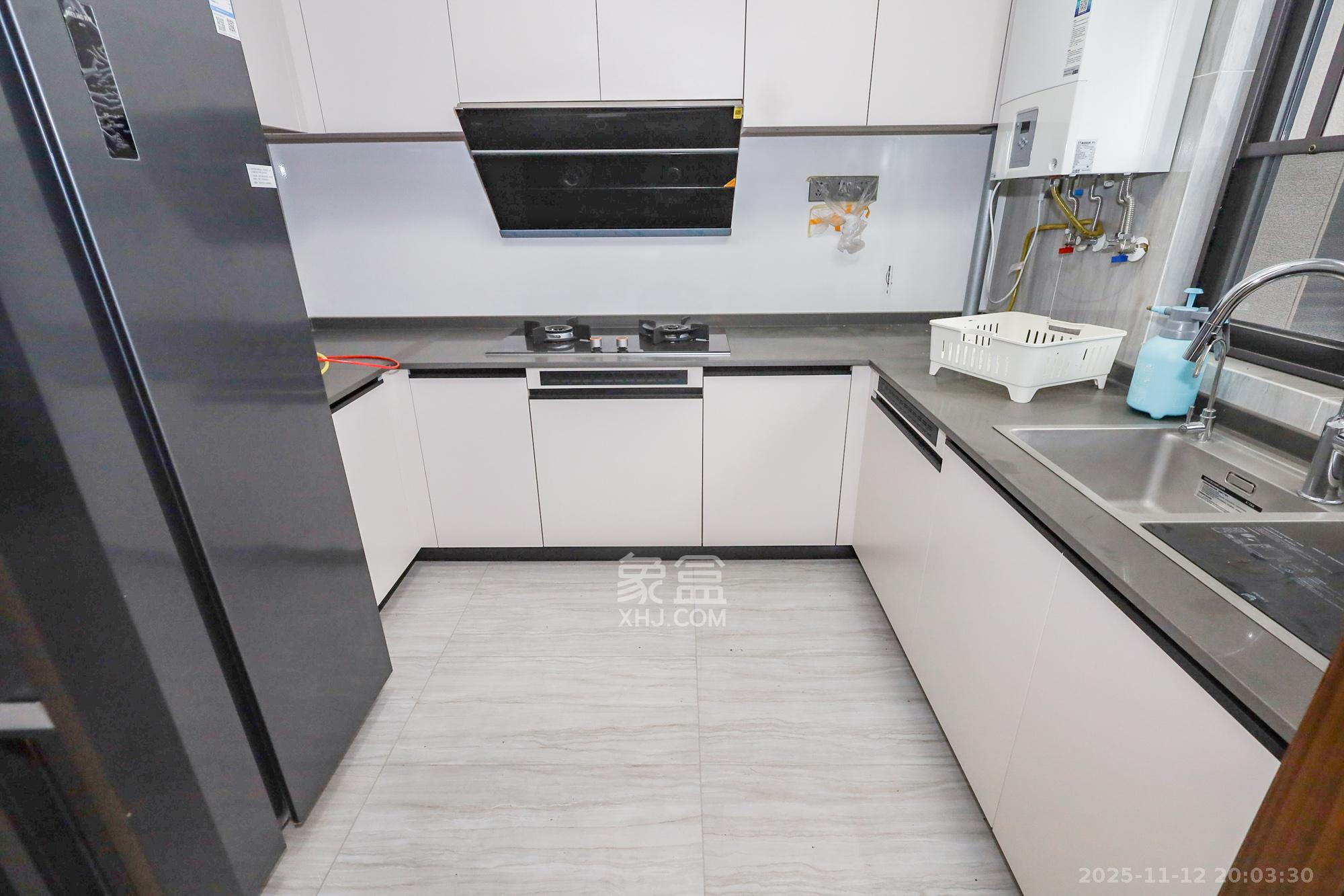 万科里金域滨江  4室2厅2卫    316.0万厨房