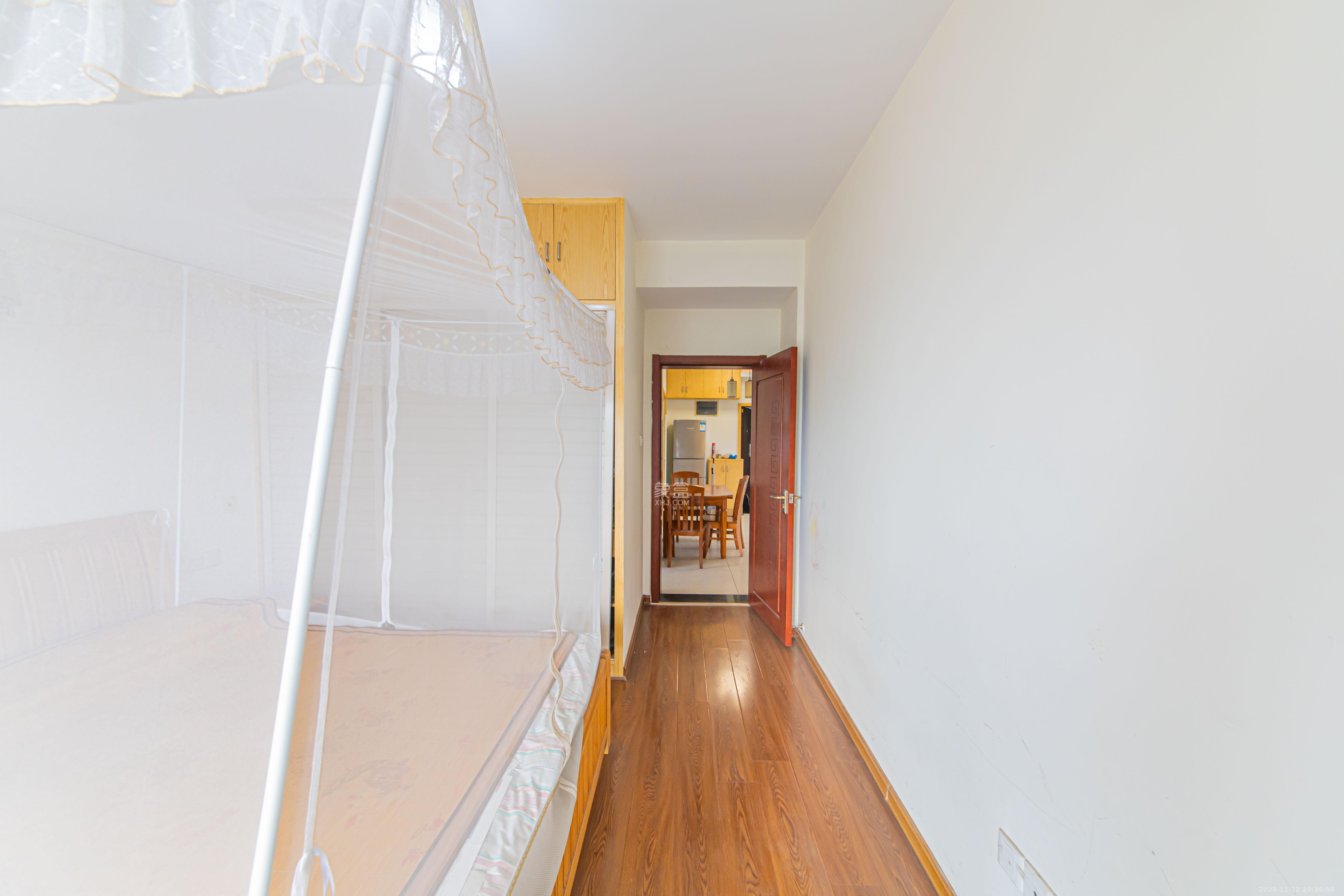 保利花园  3室2厅1卫    80.0万卧室