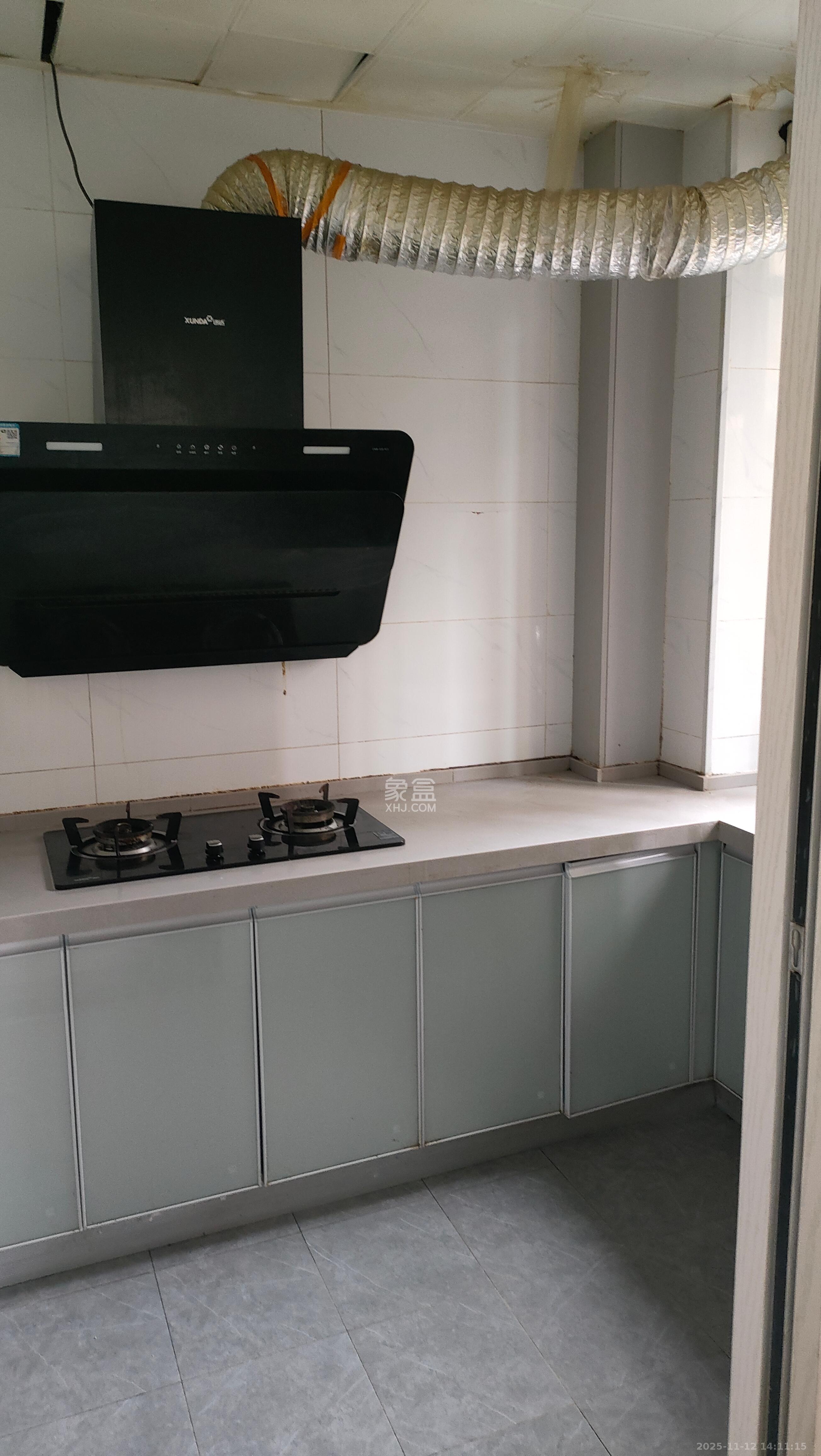 奥凯花园  3室2厅2卫    2500.0元/月室内图