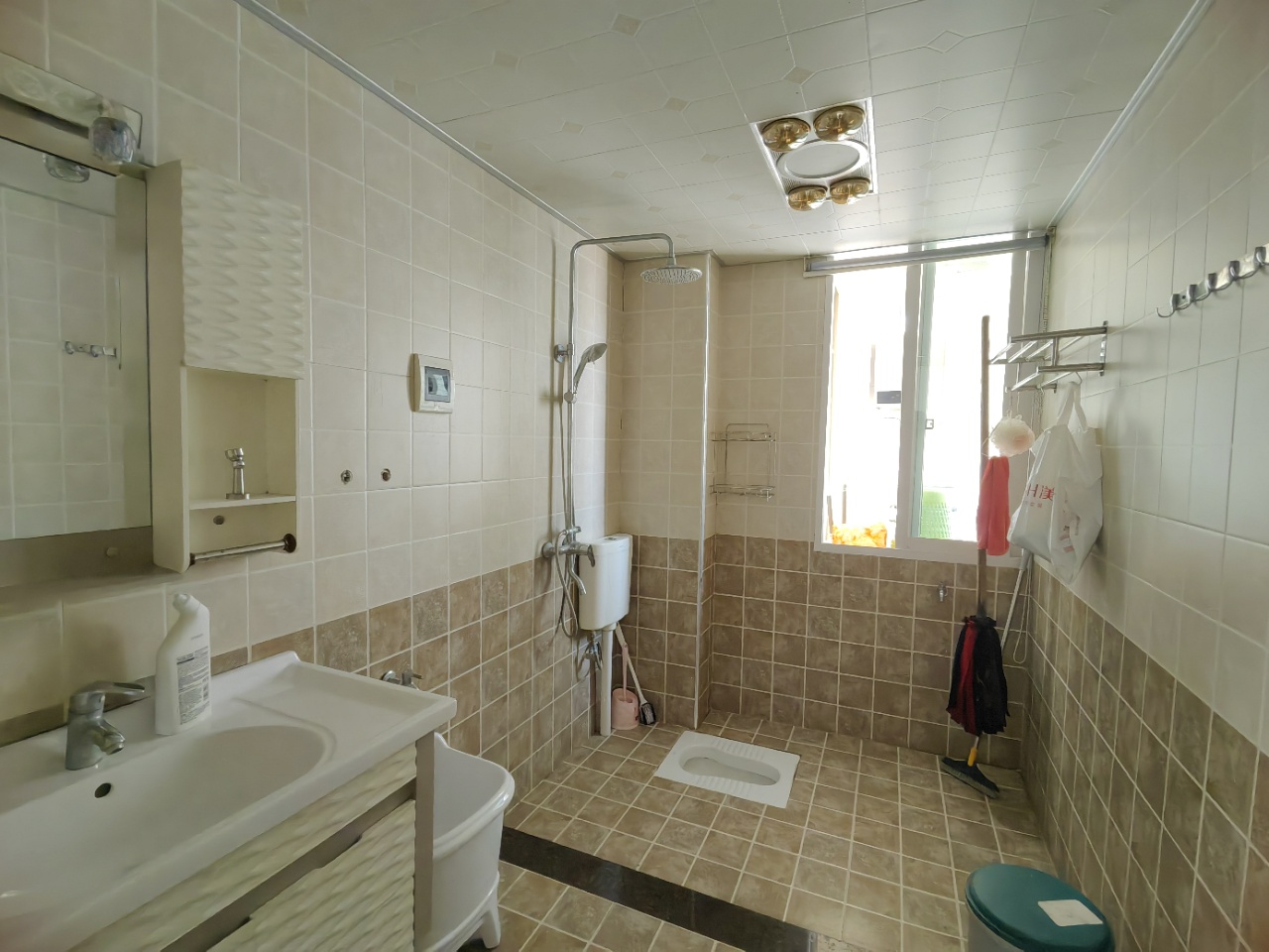 香山红叶  3室2厅2卫    1500.0元/月室内图