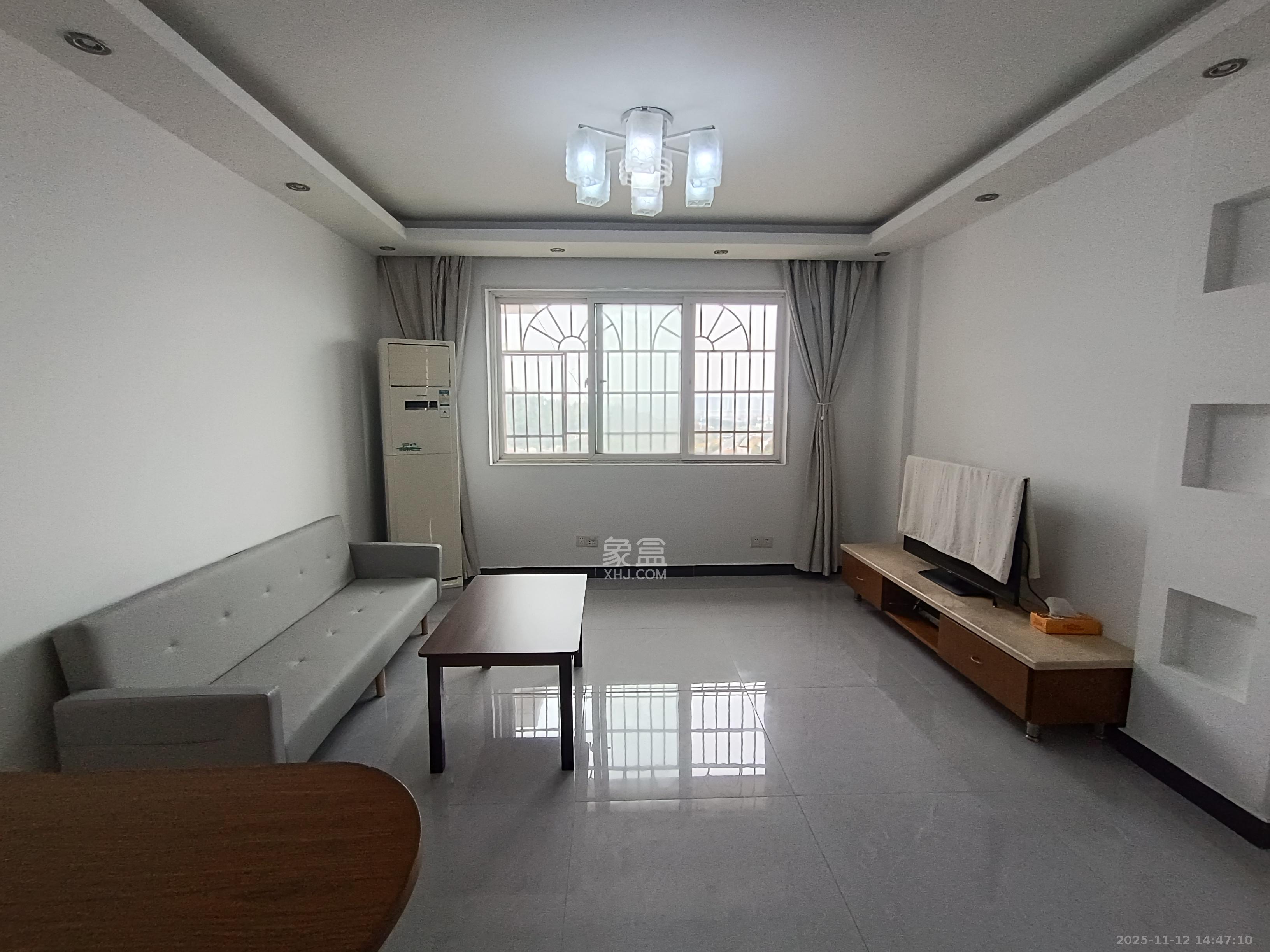 新诚小区  3室2厅1卫    1700.0元/月