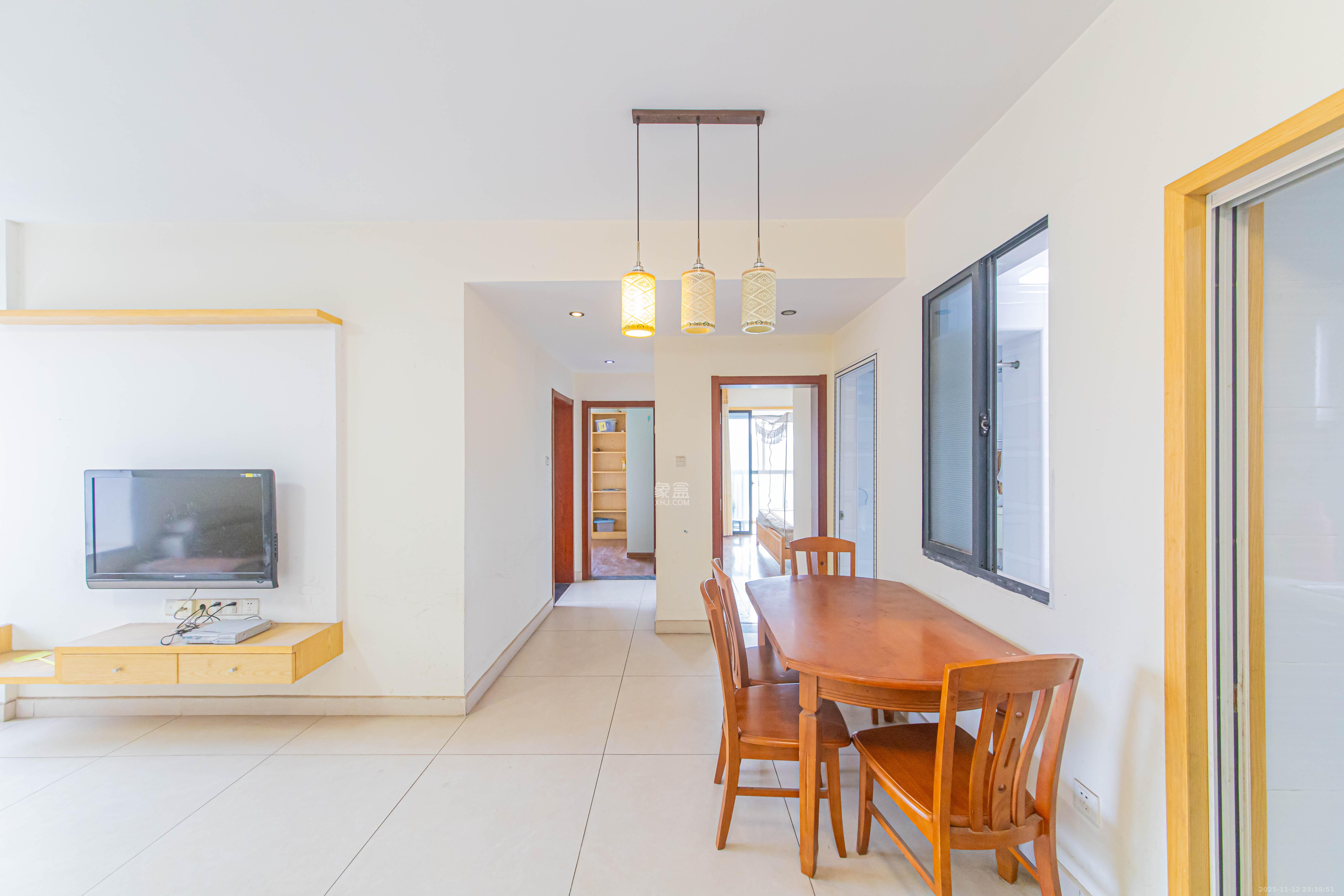 保利花园  3室2厅1卫    80.0万客厅