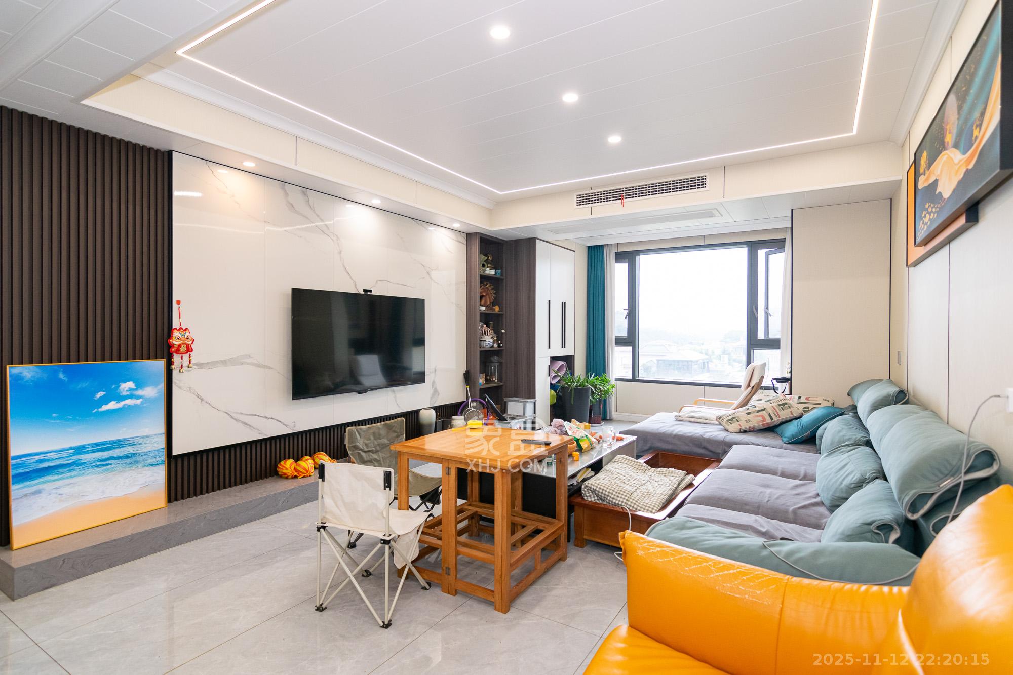 金地三千府(金地湖山樾、金地自在城) 4室3厅3卫 92.0万 金地三千府(金地湖山樾、金地自在城) 4室3厅3卫 92.0万客厅