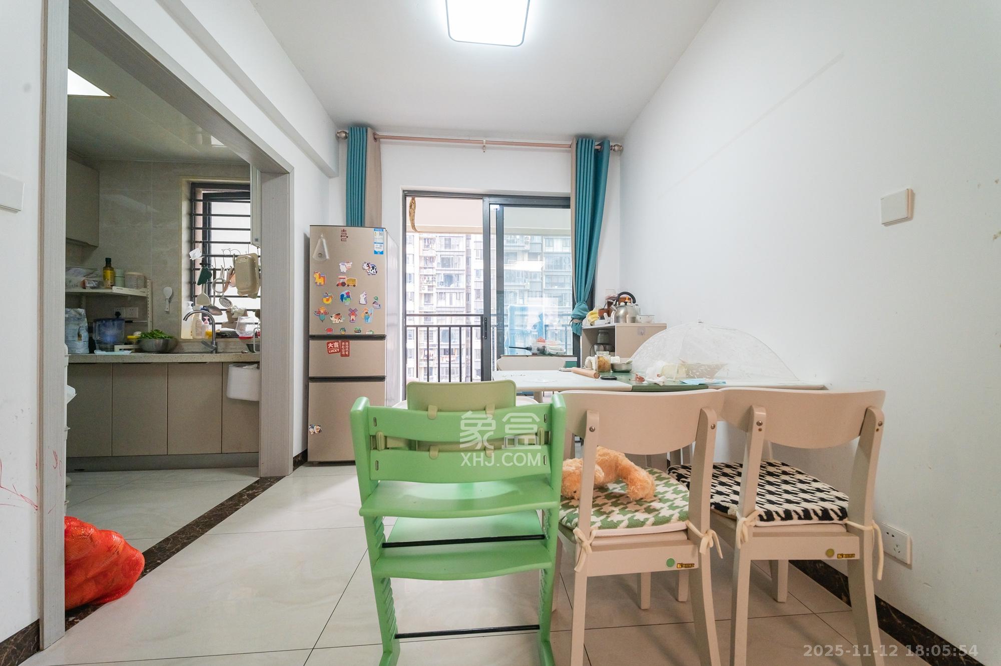 中建悦和城  4室2厅2卫    116.0万客厅