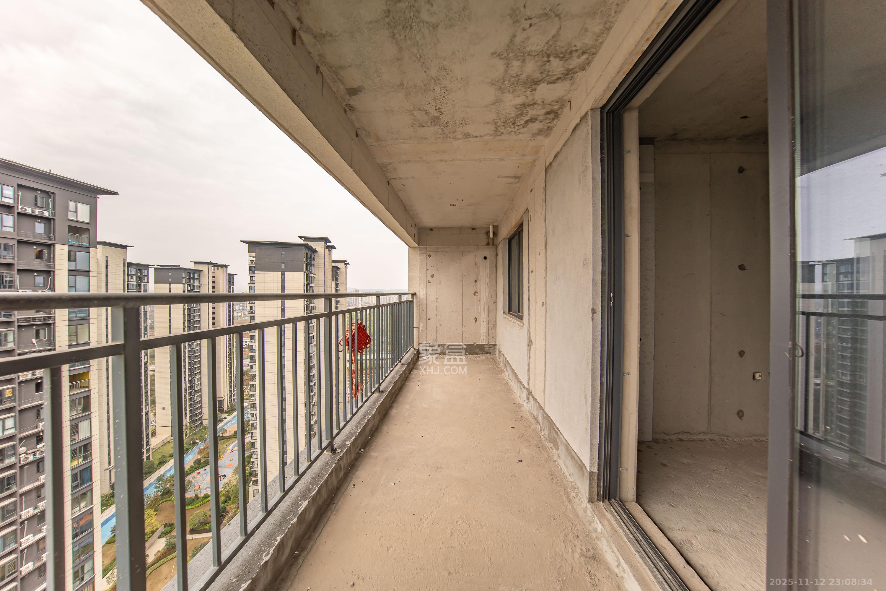 汉唐翰林府 3室2厅2卫 86.0万 汉唐翰林府 3室2厅2卫 86.0万阳台