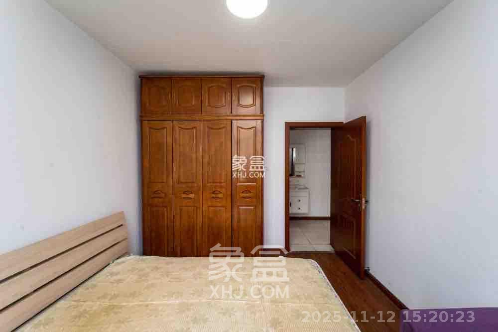 东方新城 4室2厅2卫 2200.0元/月 东方新城 4室2厅2卫 2200.0元/月室内图