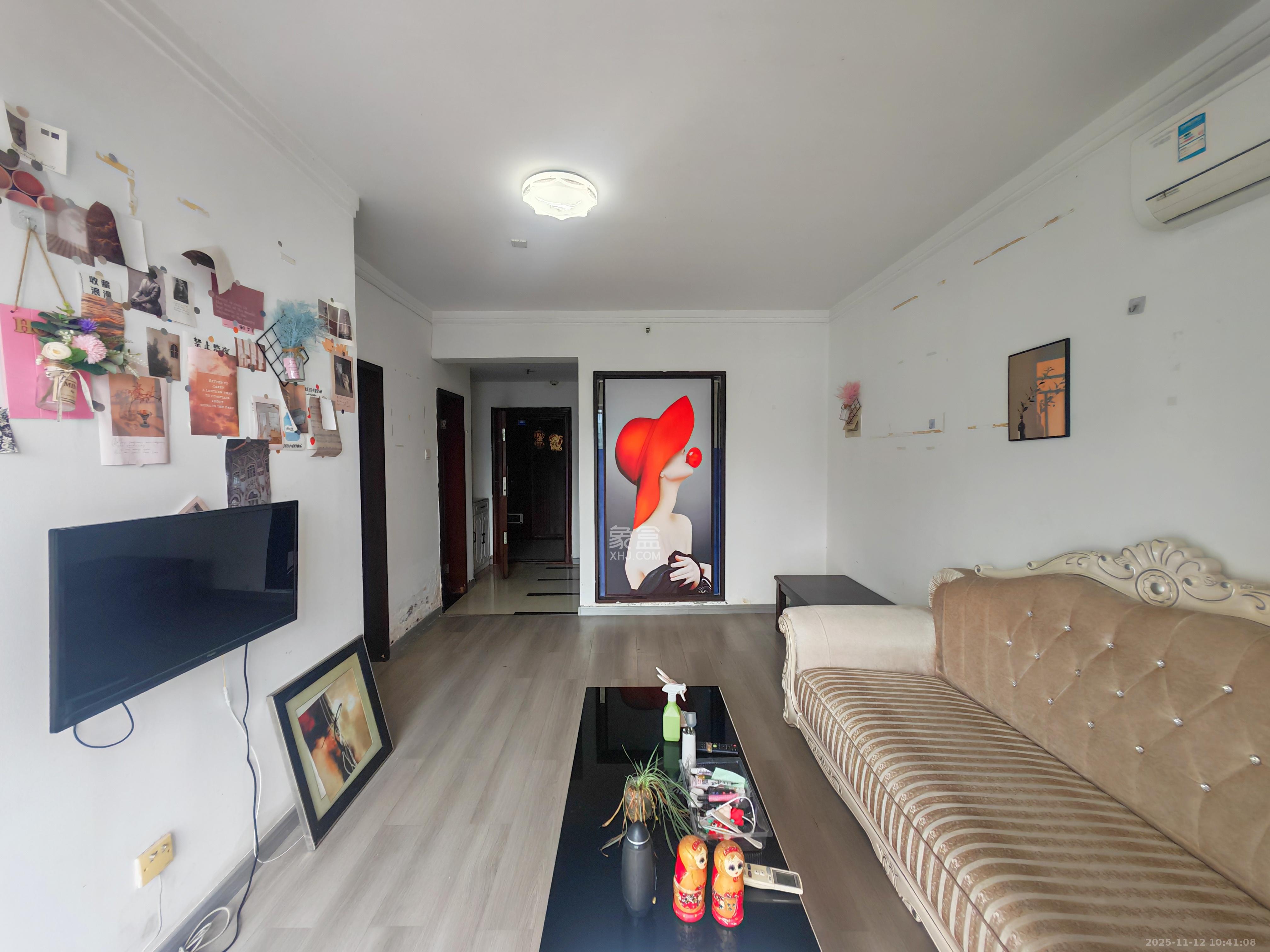 标志商务中心  1室1厅1卫    1600.0元/月室内图