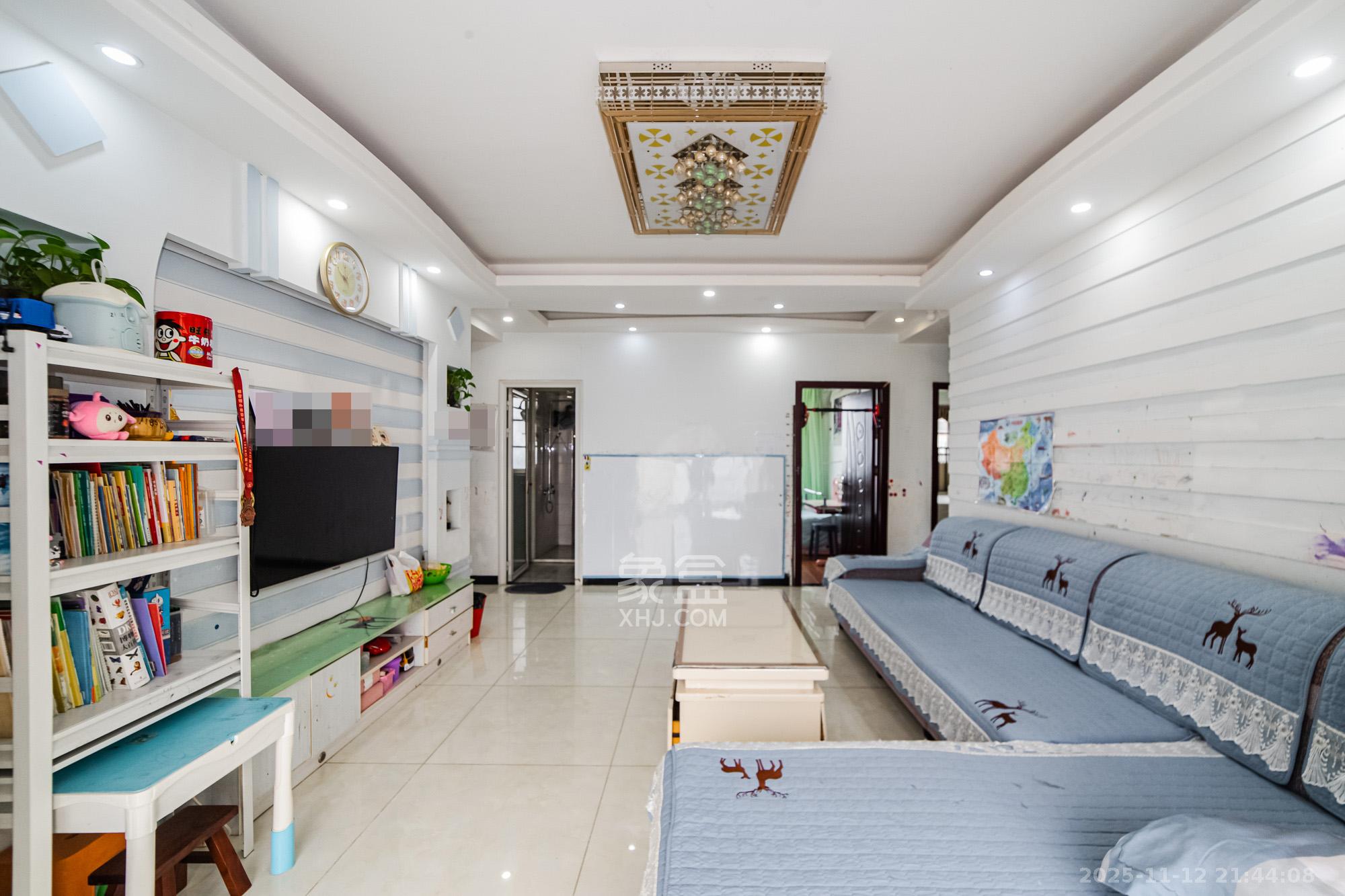 万国城（当代满庭春MOMA）三期  3室2厅2卫    108.0万客厅