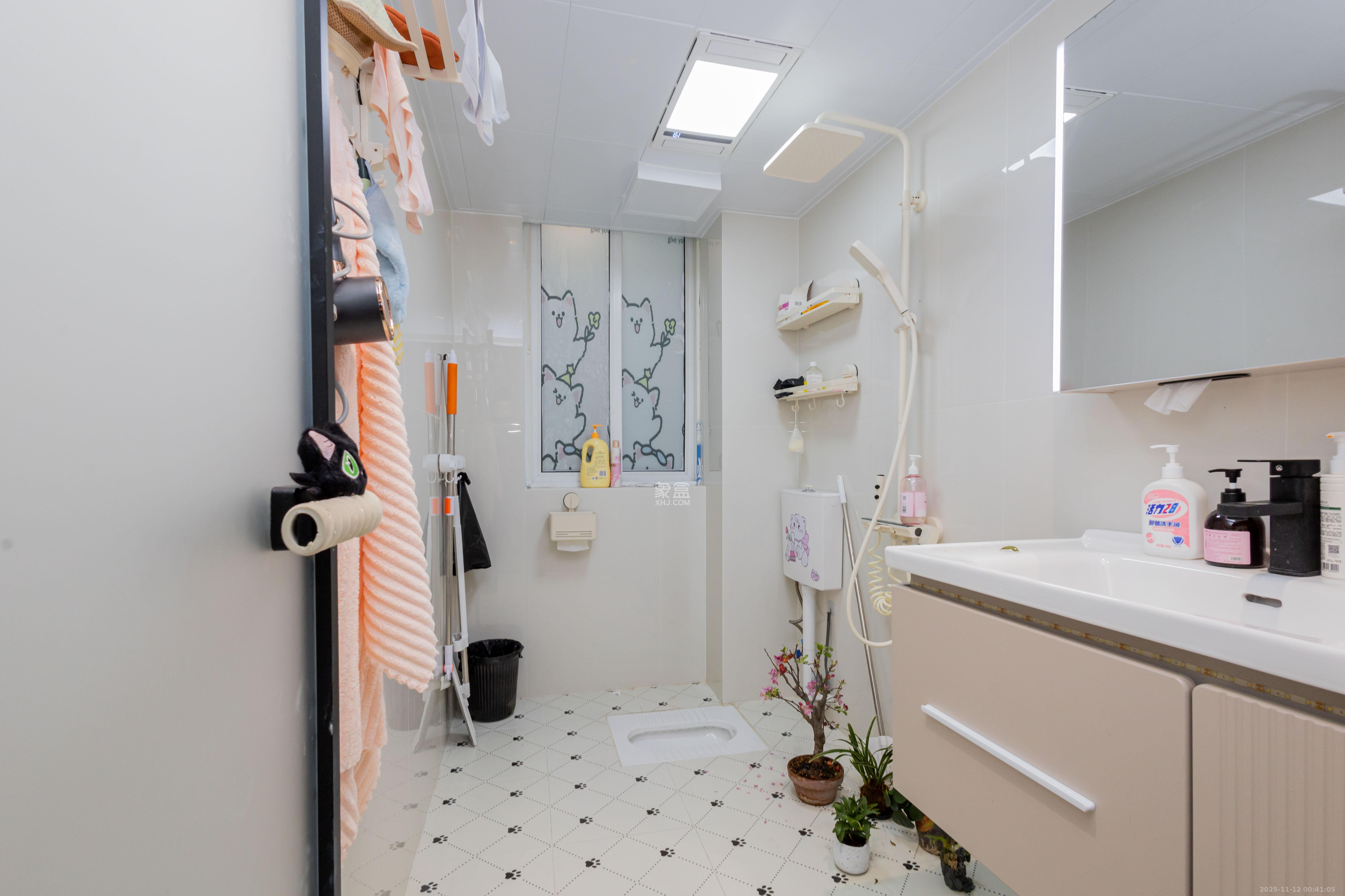 爵士湘  4室2厅1卫    68.0万卫生间