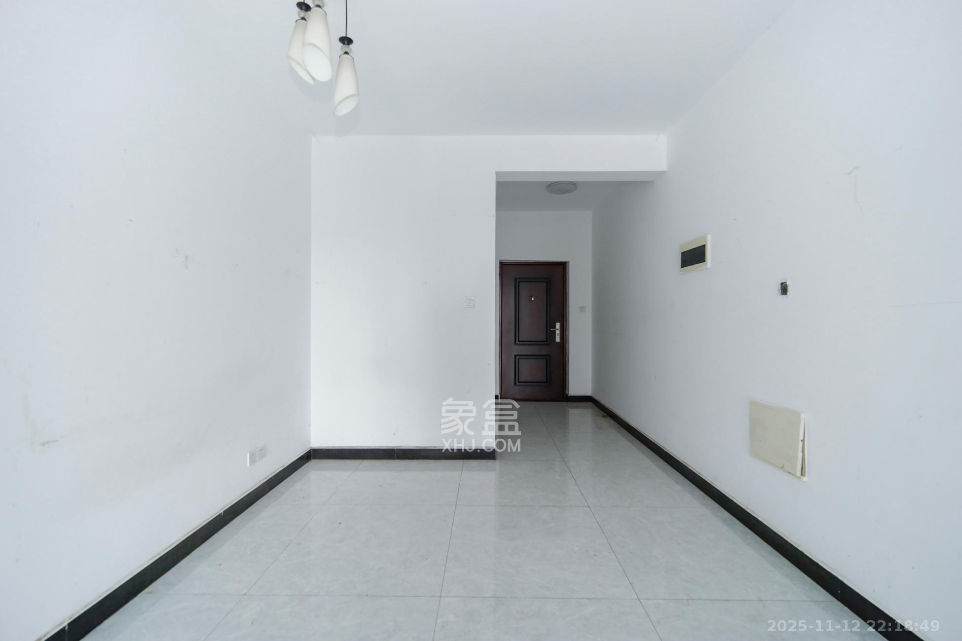 蓝光幸福满庭  3室2厅1卫    68.0万客厅