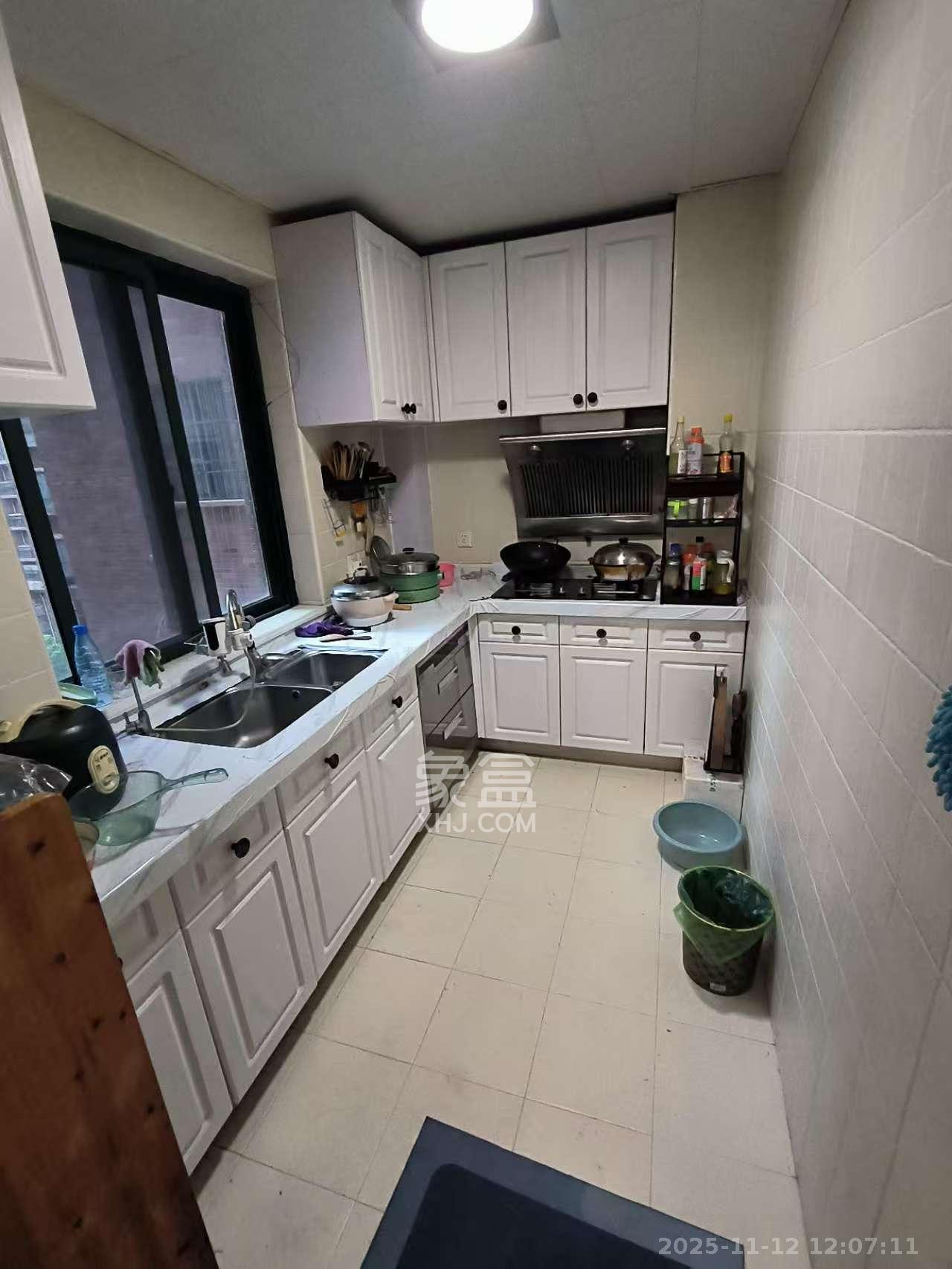 东玺门  3室2厅2卫    3200.0元/月室内图