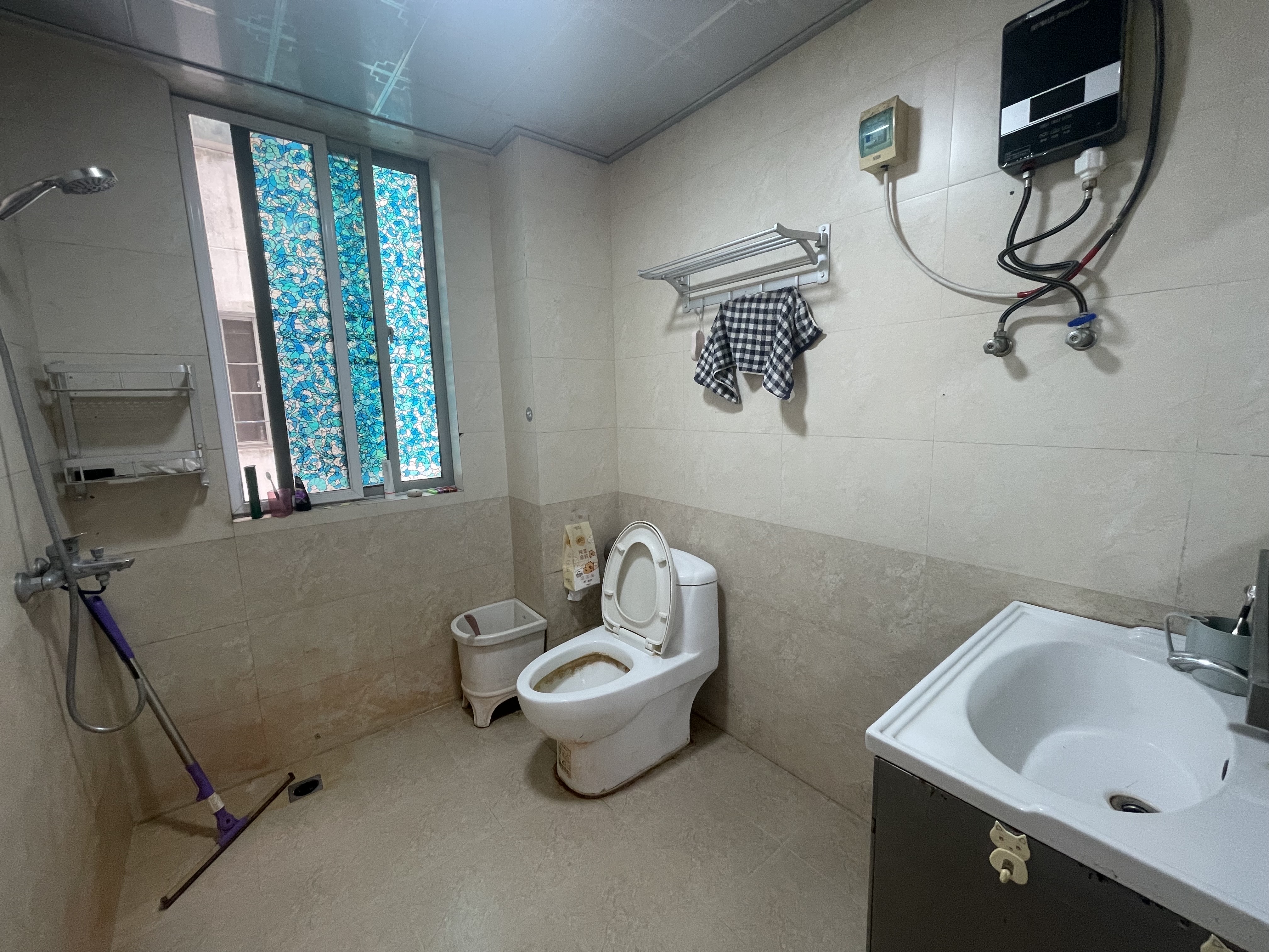 海联新村  2室2厅1卫    2300.0元/月室内图