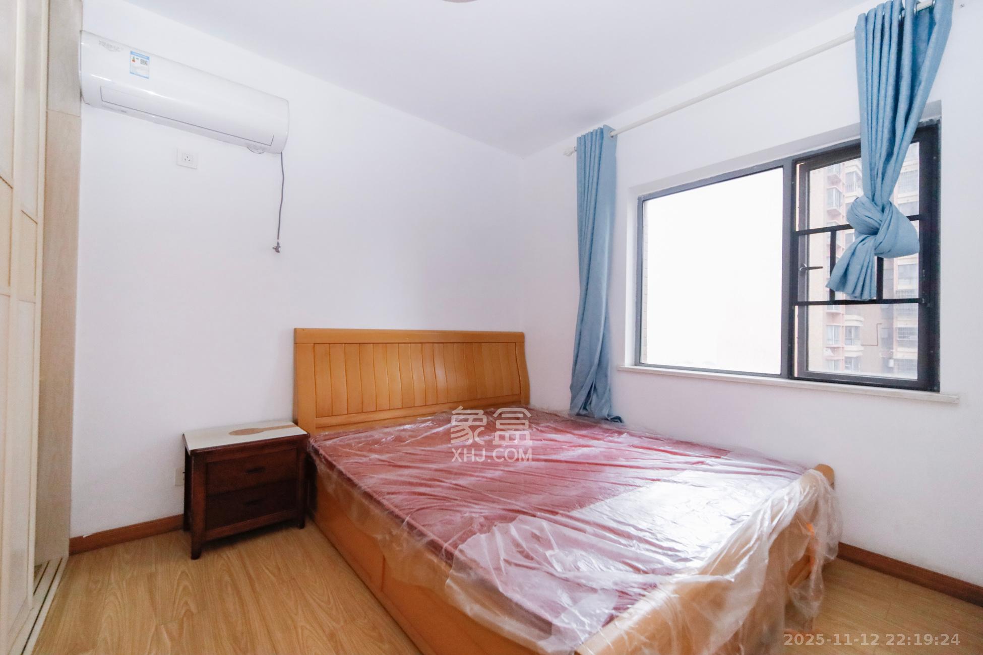 上海城小区  3室2厅2卫    88.0万卧室