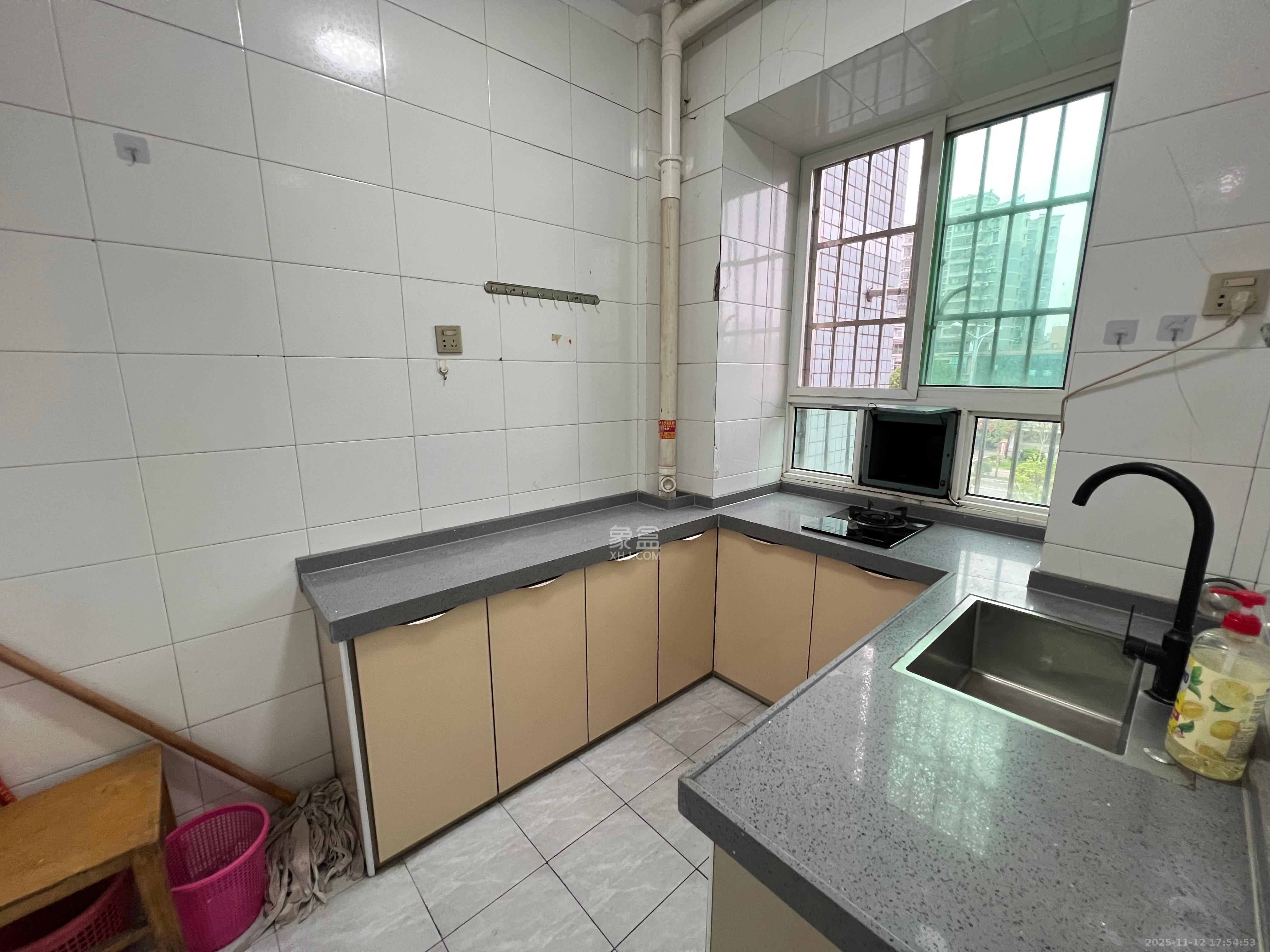 五一新村安置小区(永定社区、永兴社区、永祥社区) 2室1厅1卫 1700.0元/月 五一新村安置小区(永定社区、永兴社区、永祥社区) 2室1厅1卫 1700.0元/月室内图