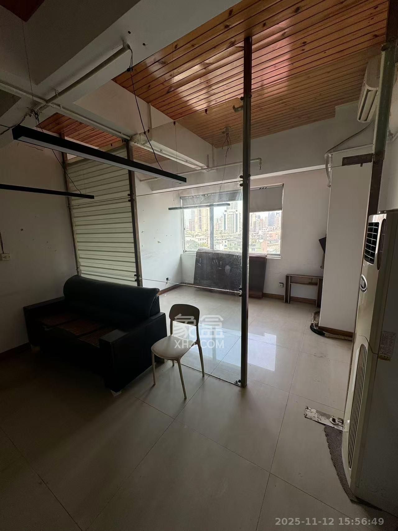 蓝色地标   148.7㎡      2500.0元/月室内图