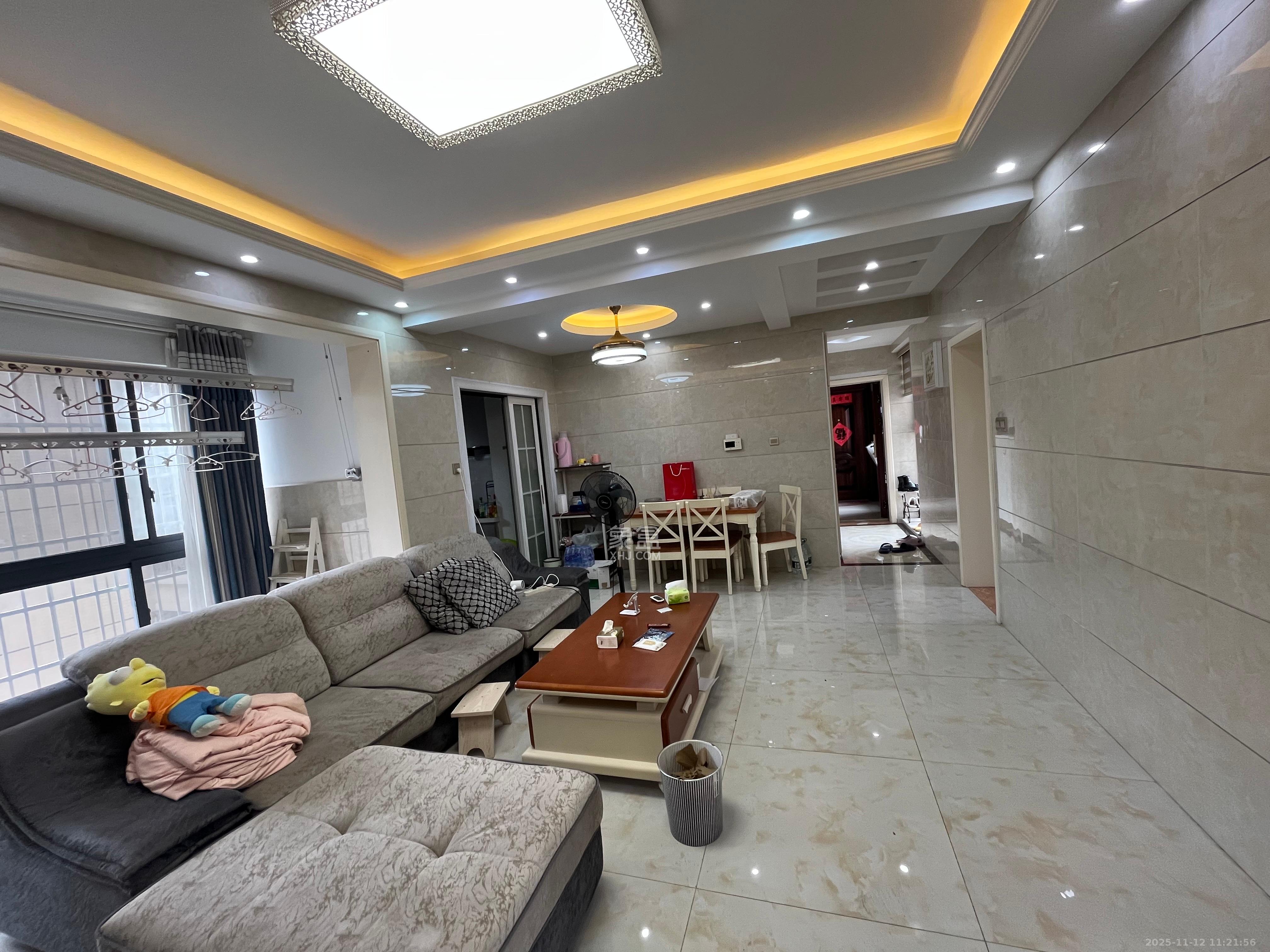 印山蓝色海岸  3室2厅2卫    2300.0元/月室内图