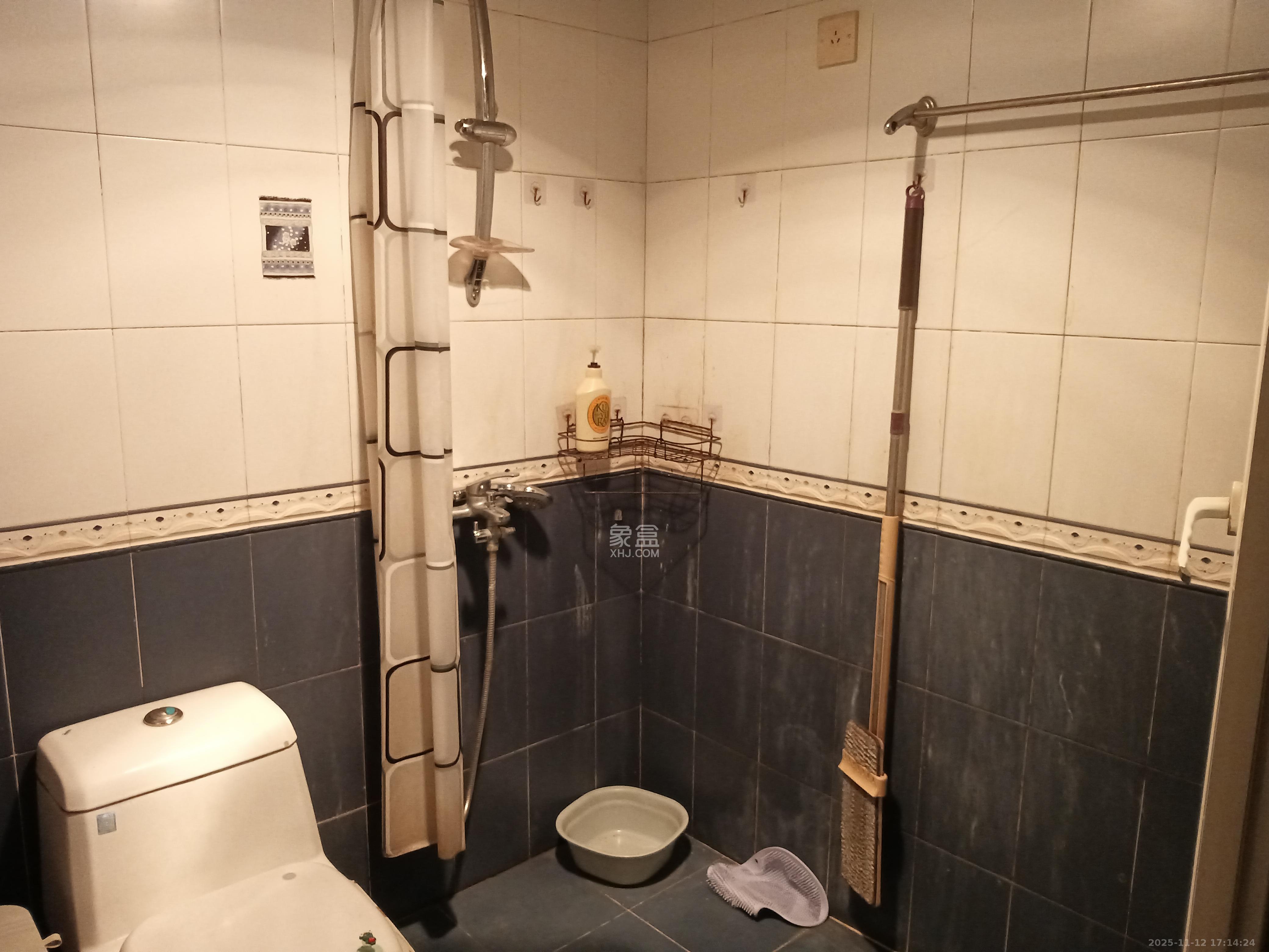 曼哈顿新贵  1室2厅1卫    4500.0元/月