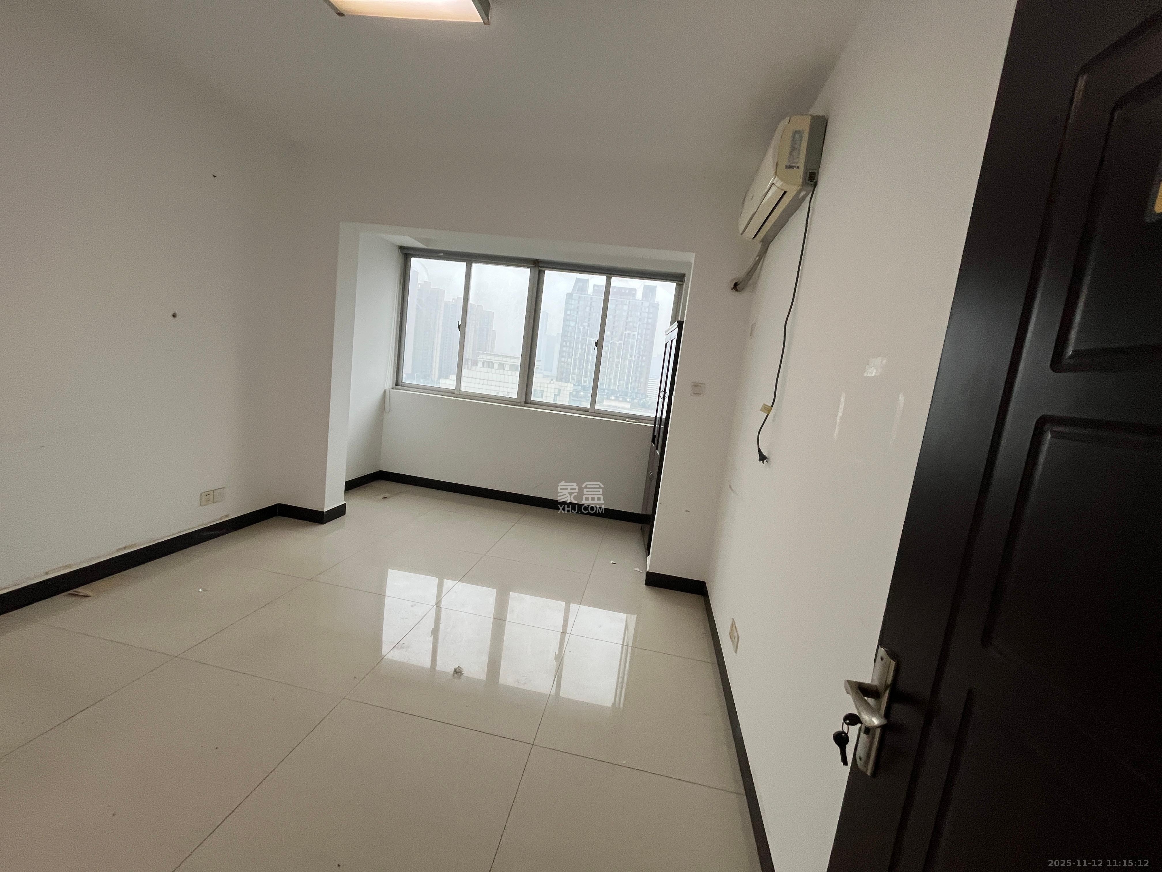 上河国际F座  3室2厅2卫    3200.0元/月室内图