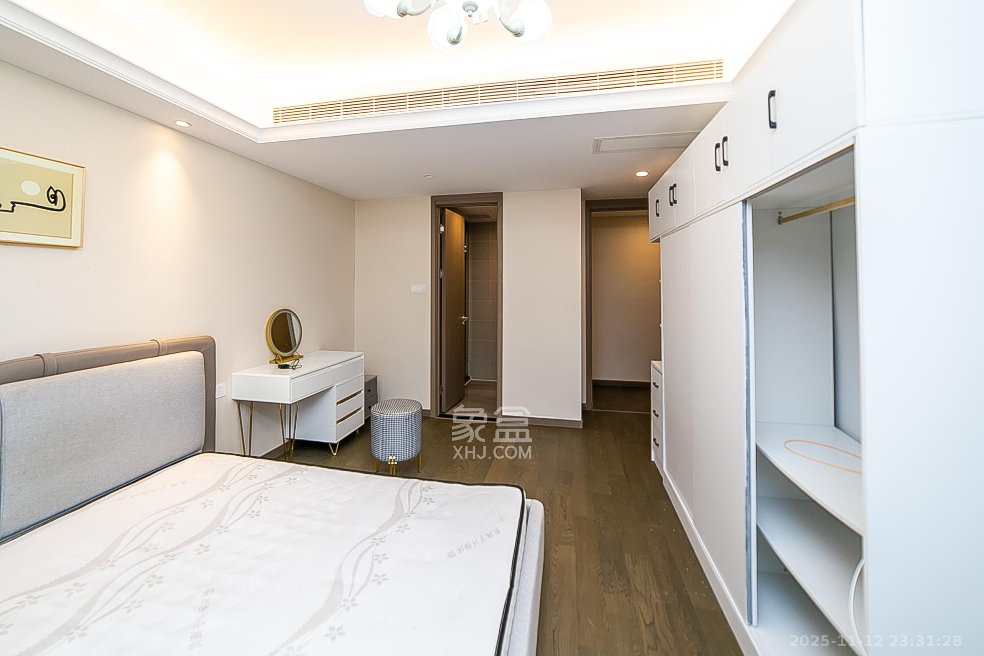 新力铂园(江山云著) 3室2厅2卫 128.0万 新力铂园(江山云著) 3室2厅2卫 128.0万卧室