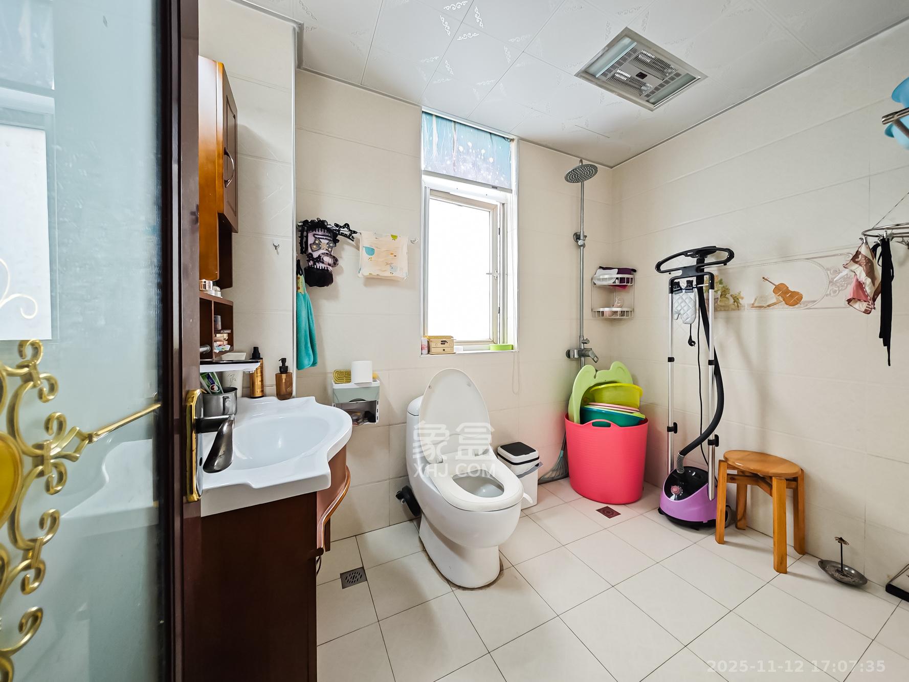 山语城一期 3室2厅2卫 98.0万 山语城一期 3室2厅2卫 98.0万卫生间