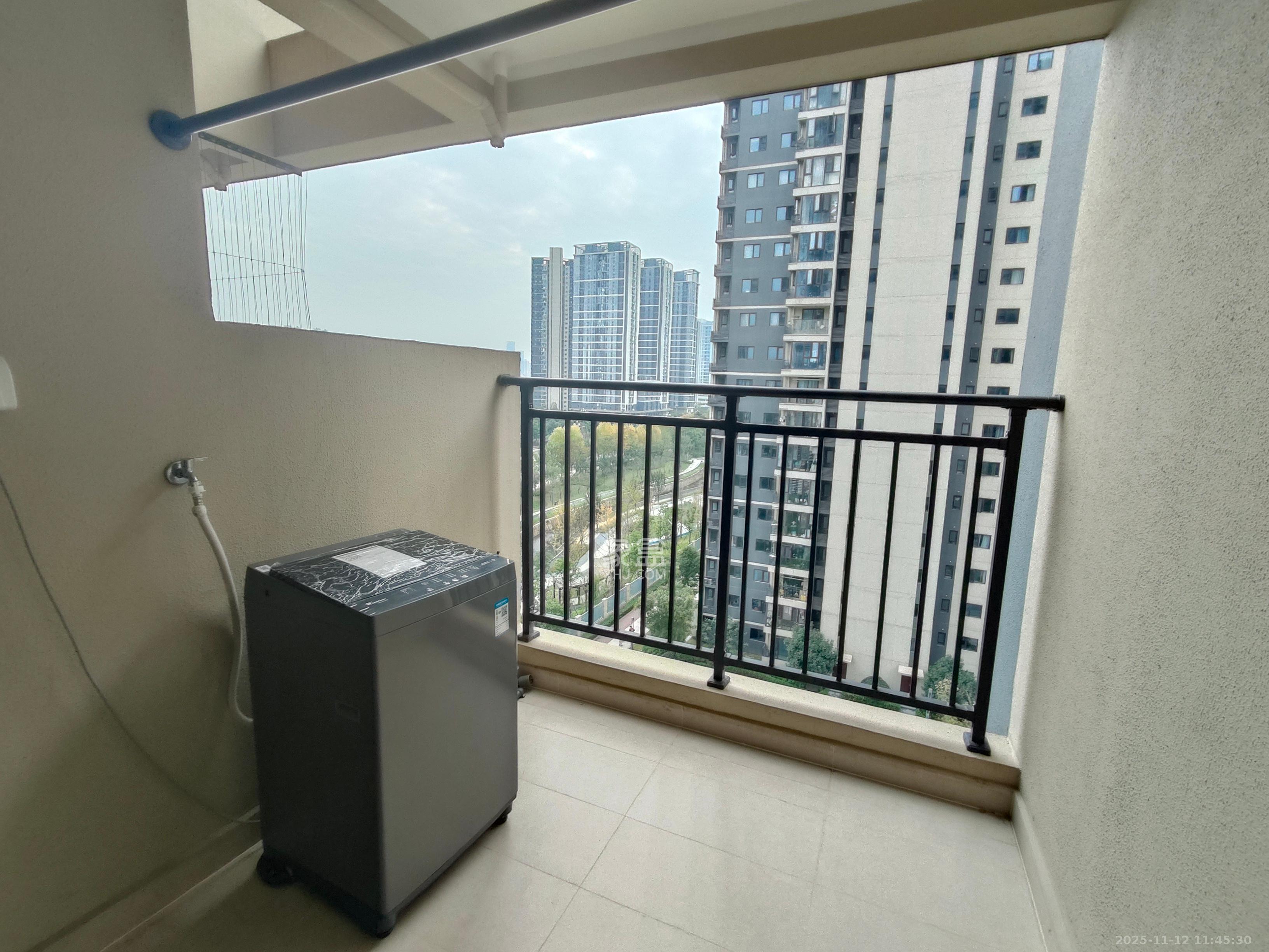 万科金色梦想C区  3室2厅2卫    2800.0元/月室内图