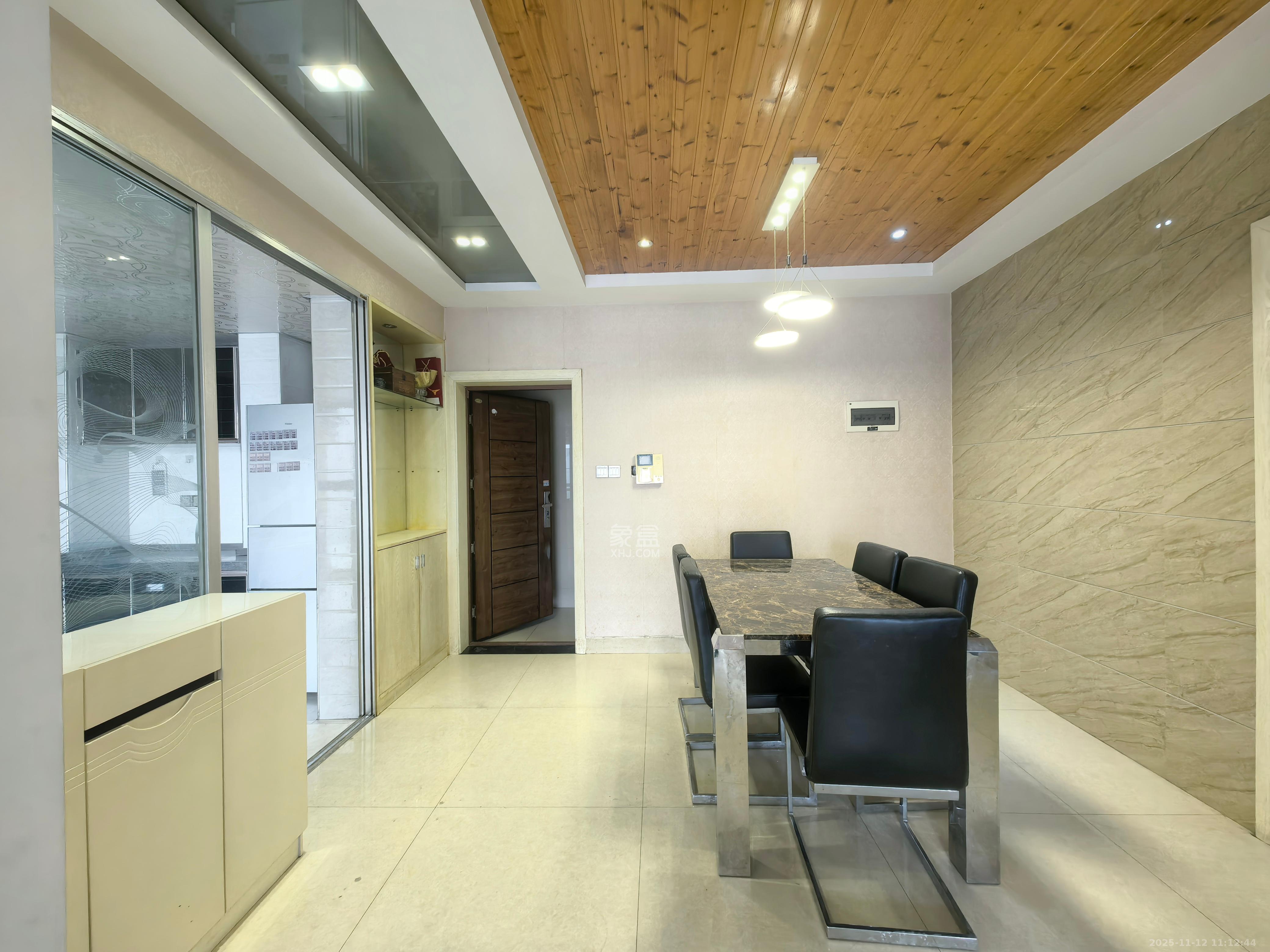 新华都万家城  2室2厅1卫    2500.0元/月室内图