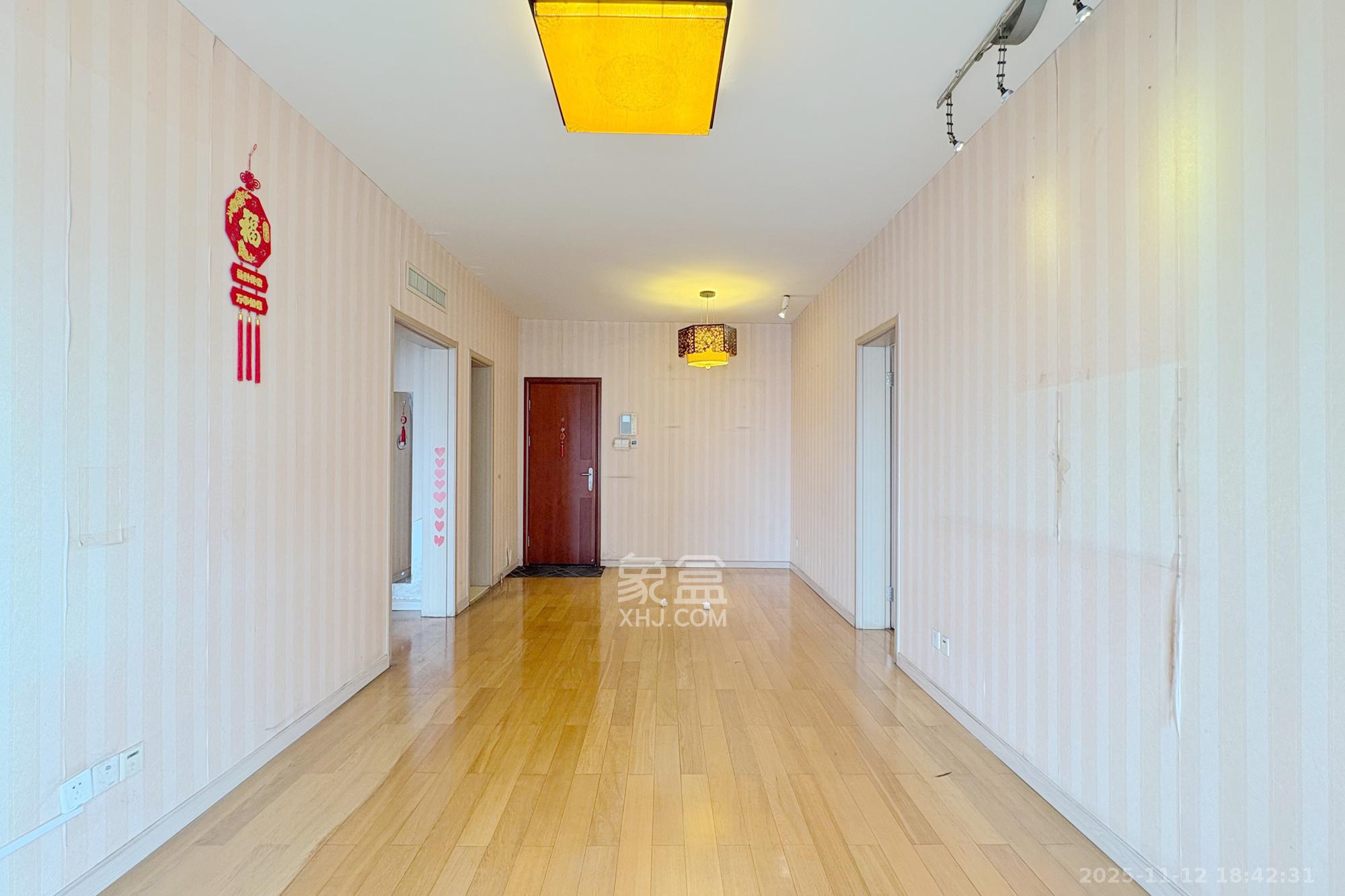 盛世美居荷园 2室2厅2卫 110.0万 盛世美居荷园 2室2厅2卫 110.0万客厅