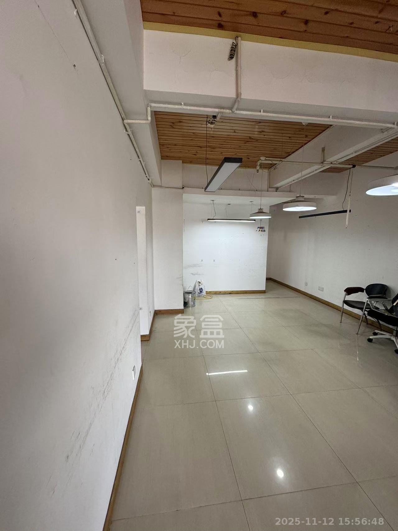 蓝色地标   148.7㎡      2500.0元/月室内图