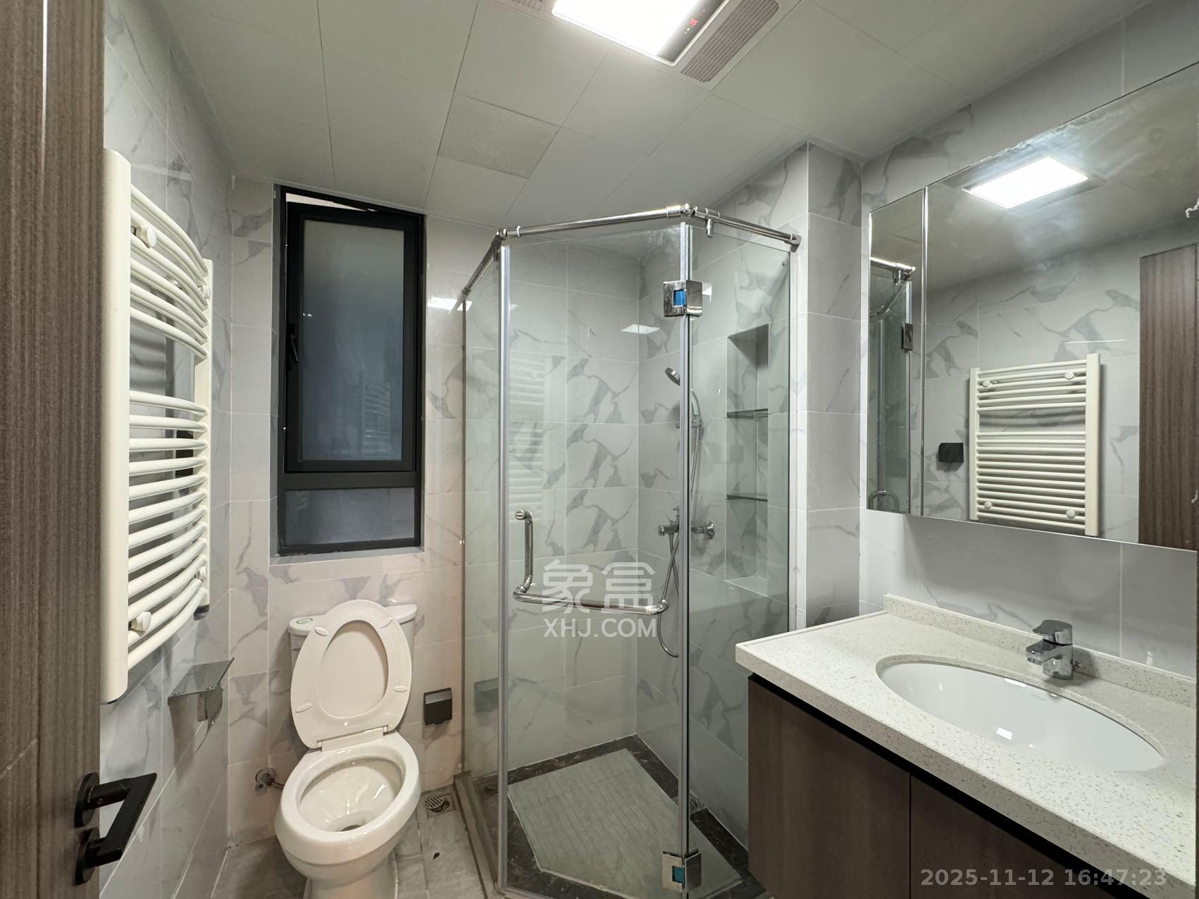 绿地V岛  3室1厅2卫    5200.0元/月室内图