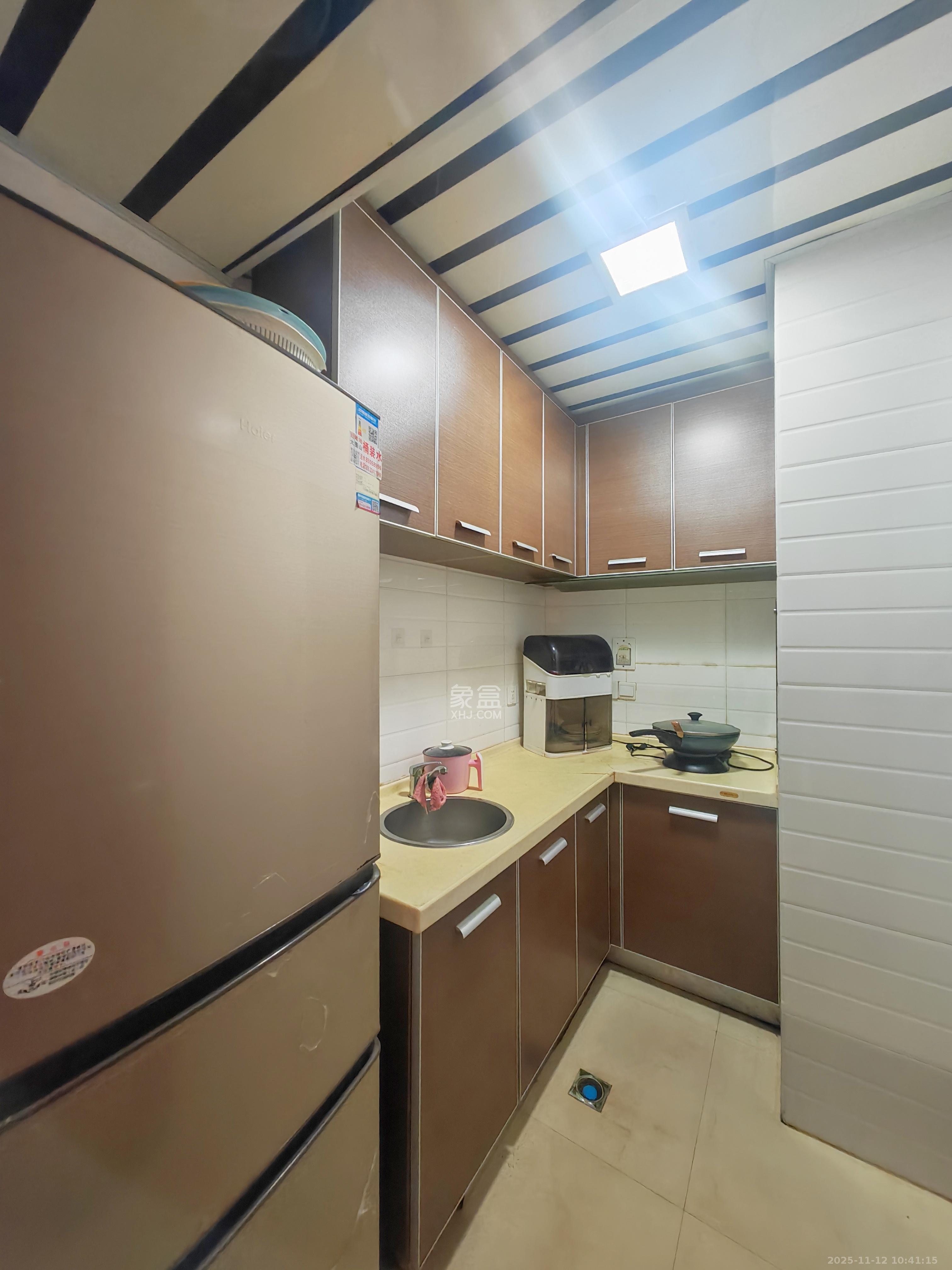 标志商务中心 1室1厅1卫 1600.0元/月 标志商务中心 1室1厅1卫 1600.0元/月室内图