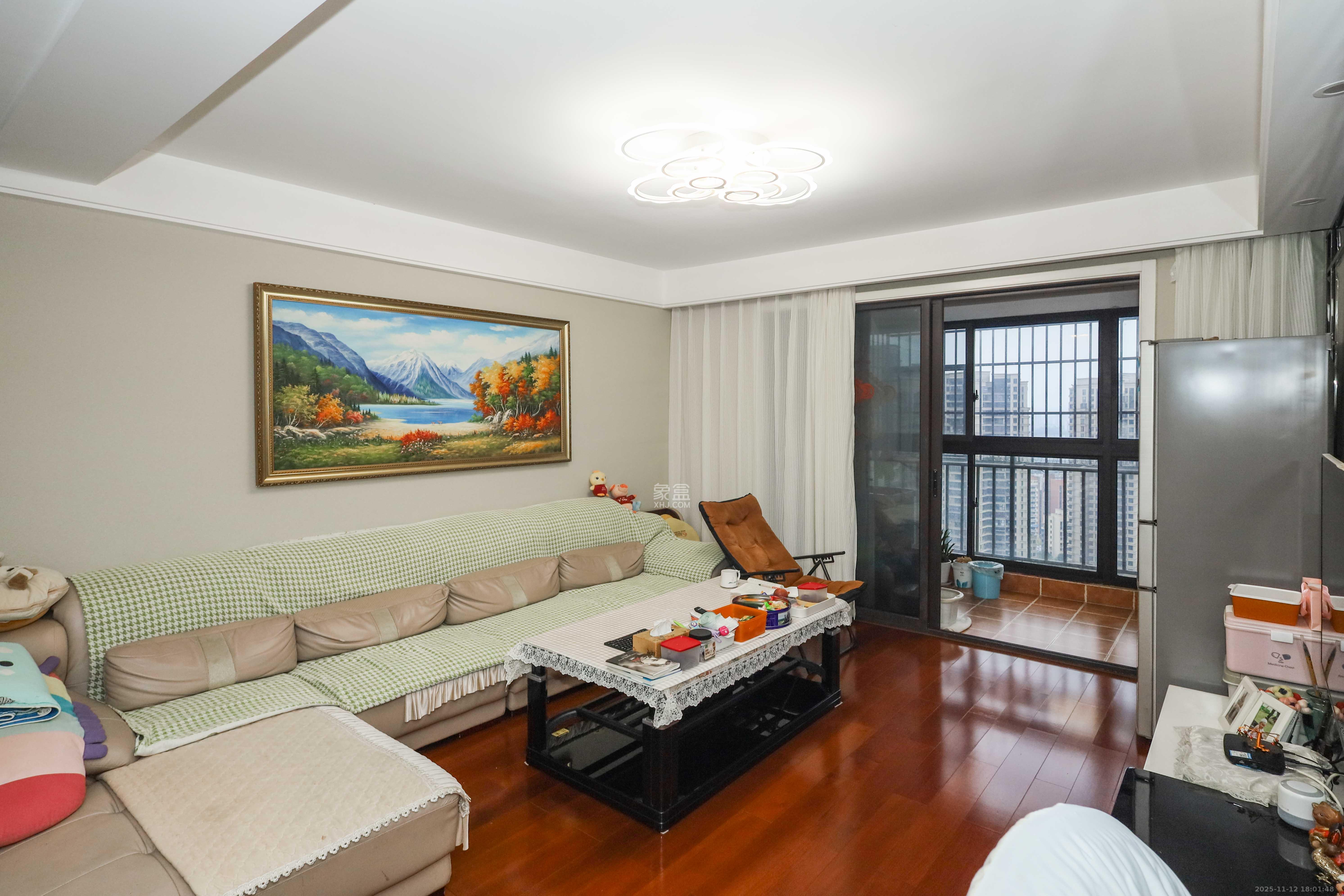 保利麓谷林语E区 4室2厅2卫 122.0万 保利麓谷林语E区 4室2厅2卫 122.0万客厅