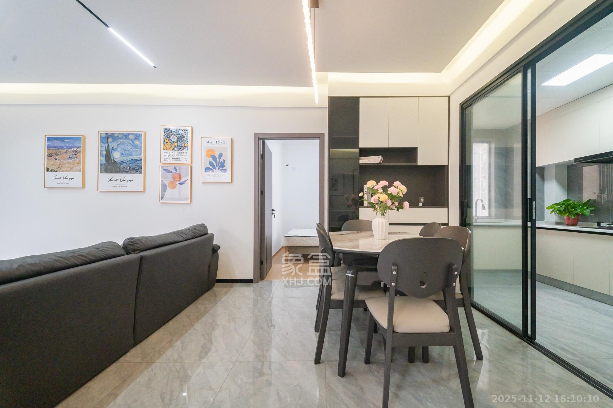 蓝山郡 4室2厅2卫 95.8万 蓝山郡 4室2厅2卫 95.8万客厅