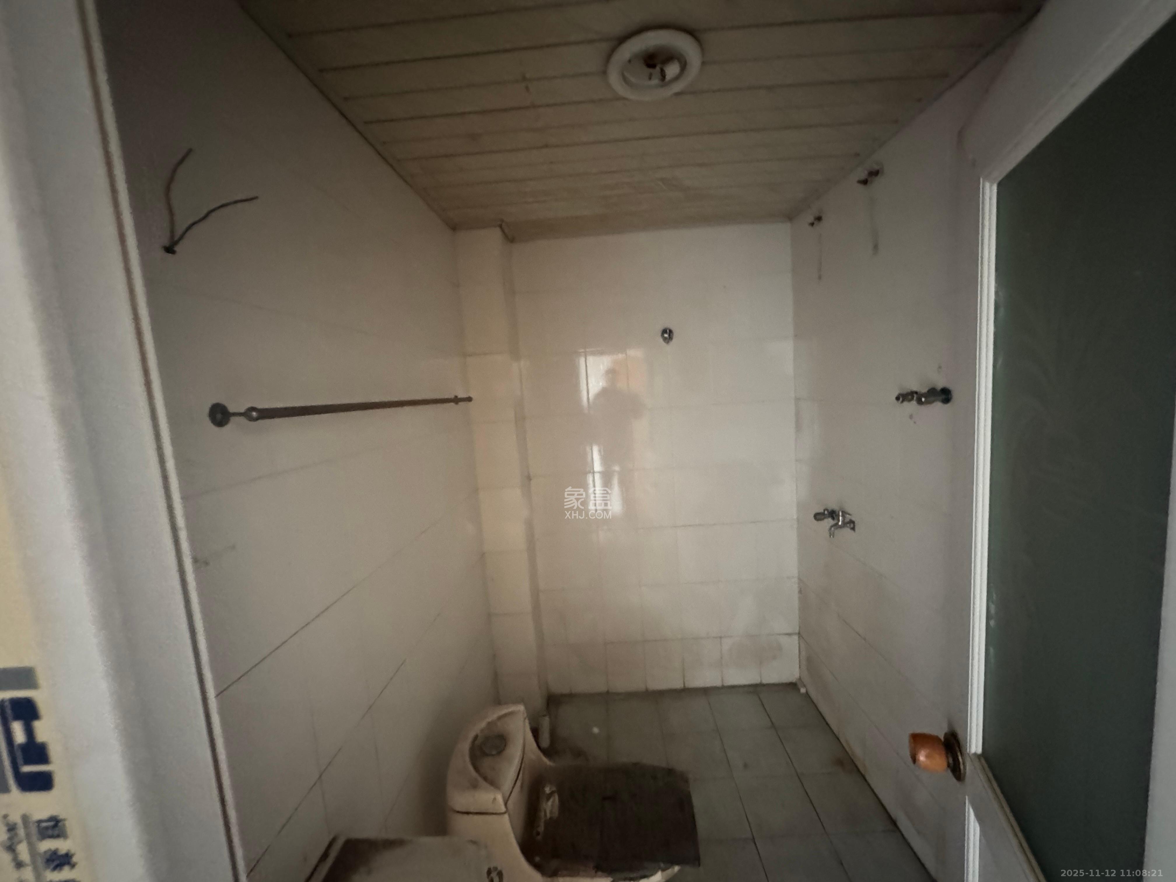 长远大厦  3室2厅2卫    3000.0元/月室内图