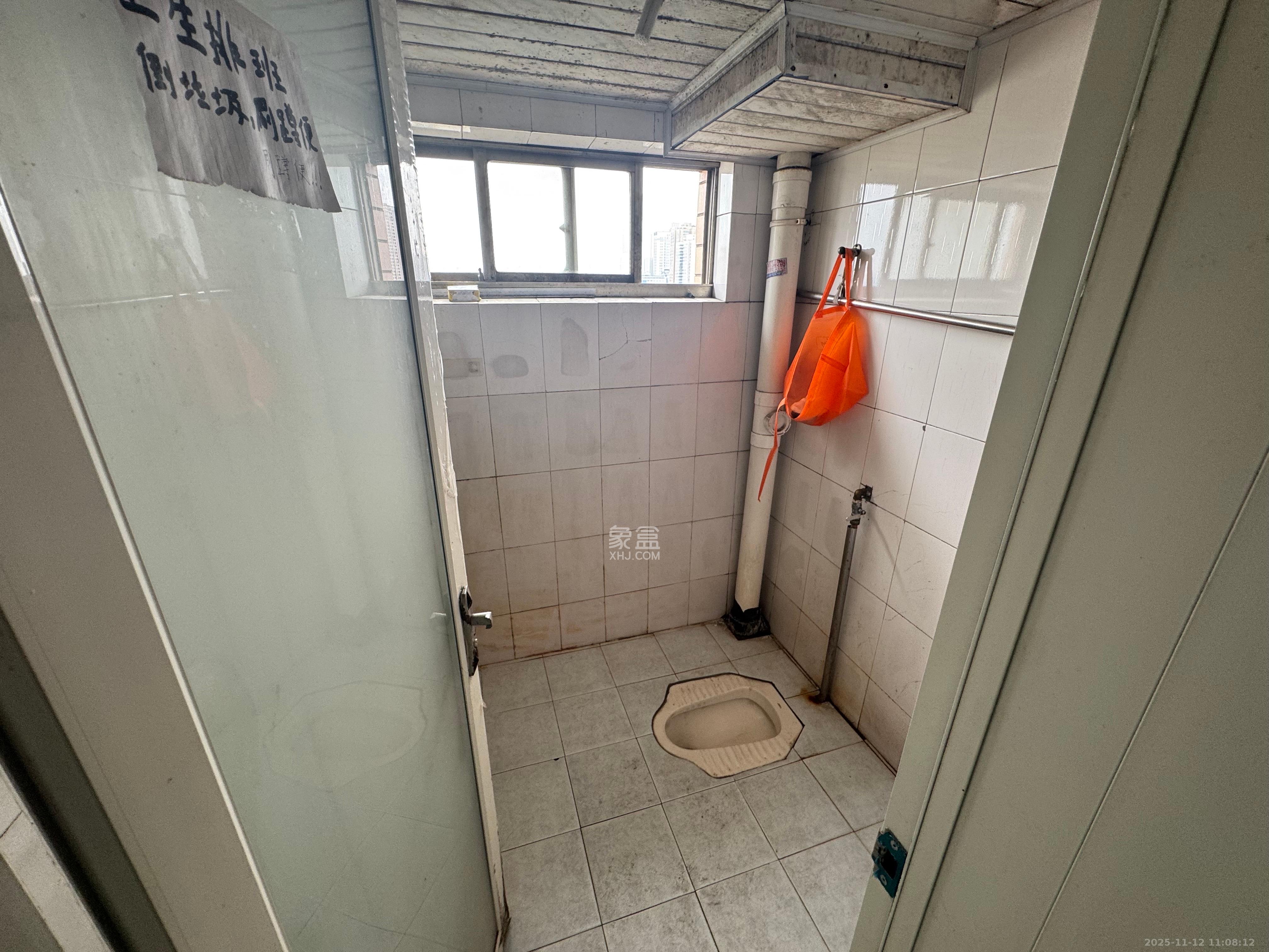 长远大厦  3室2厅2卫    3000.0元/月室内图