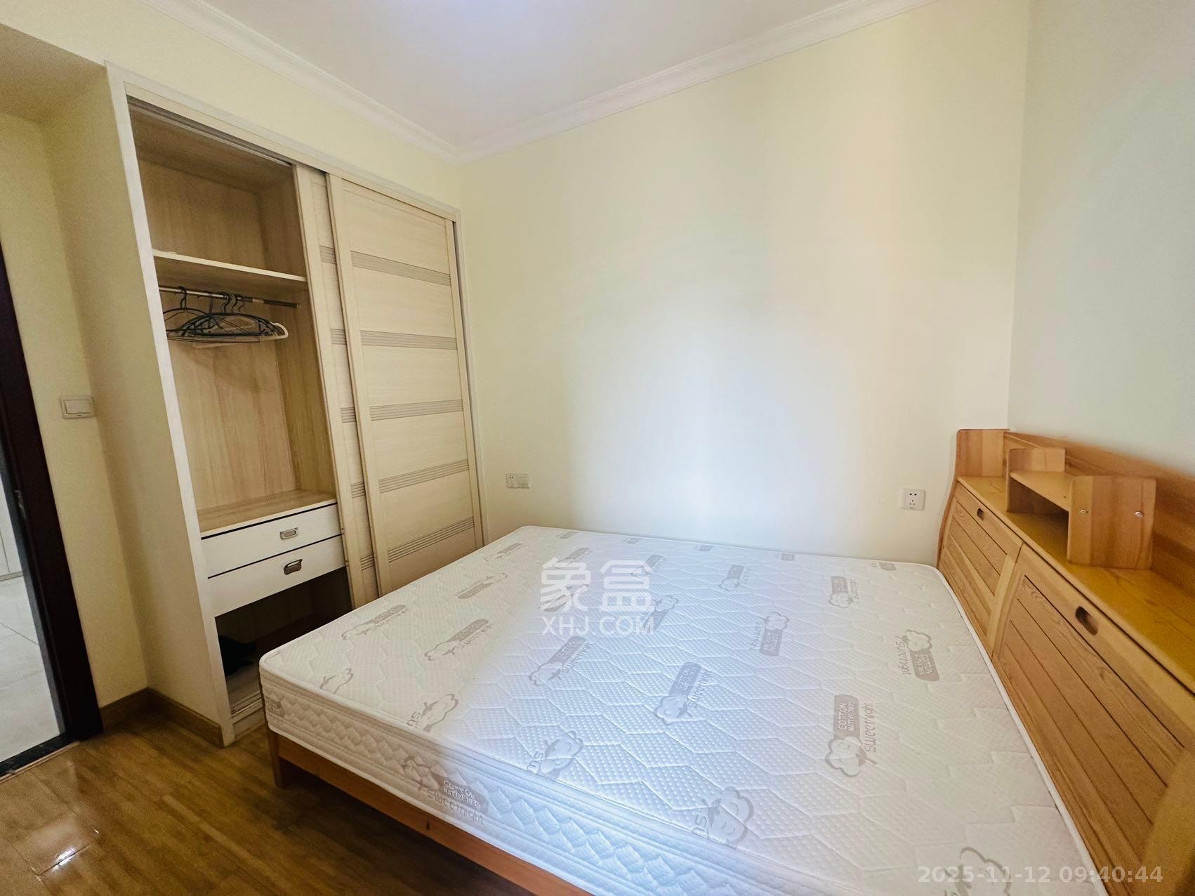 金地格林公馆  3室2厅1卫    2800.0元/月室内图