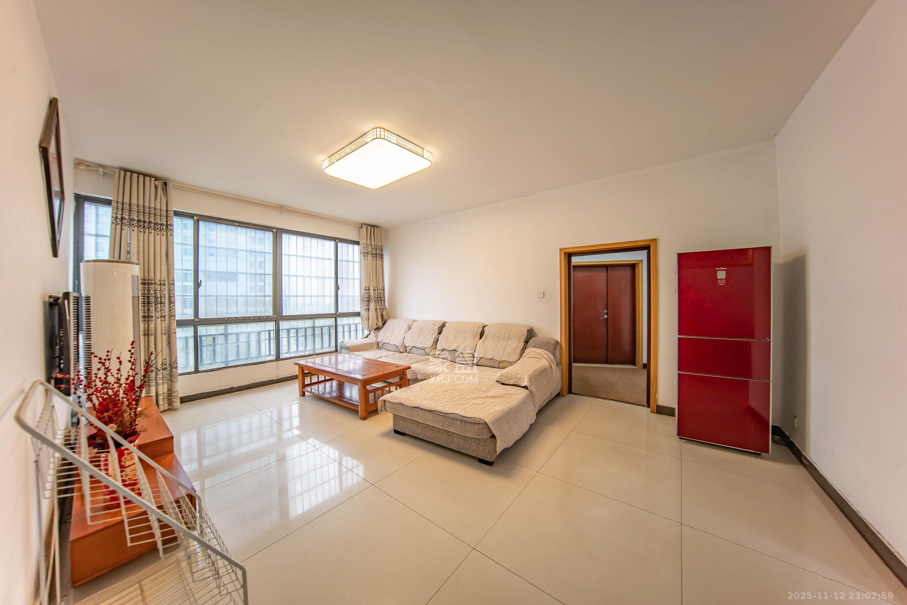 枫华府第 3室2厅2卫 63.8万 枫华府第 3室2厅2卫 63.8万客厅