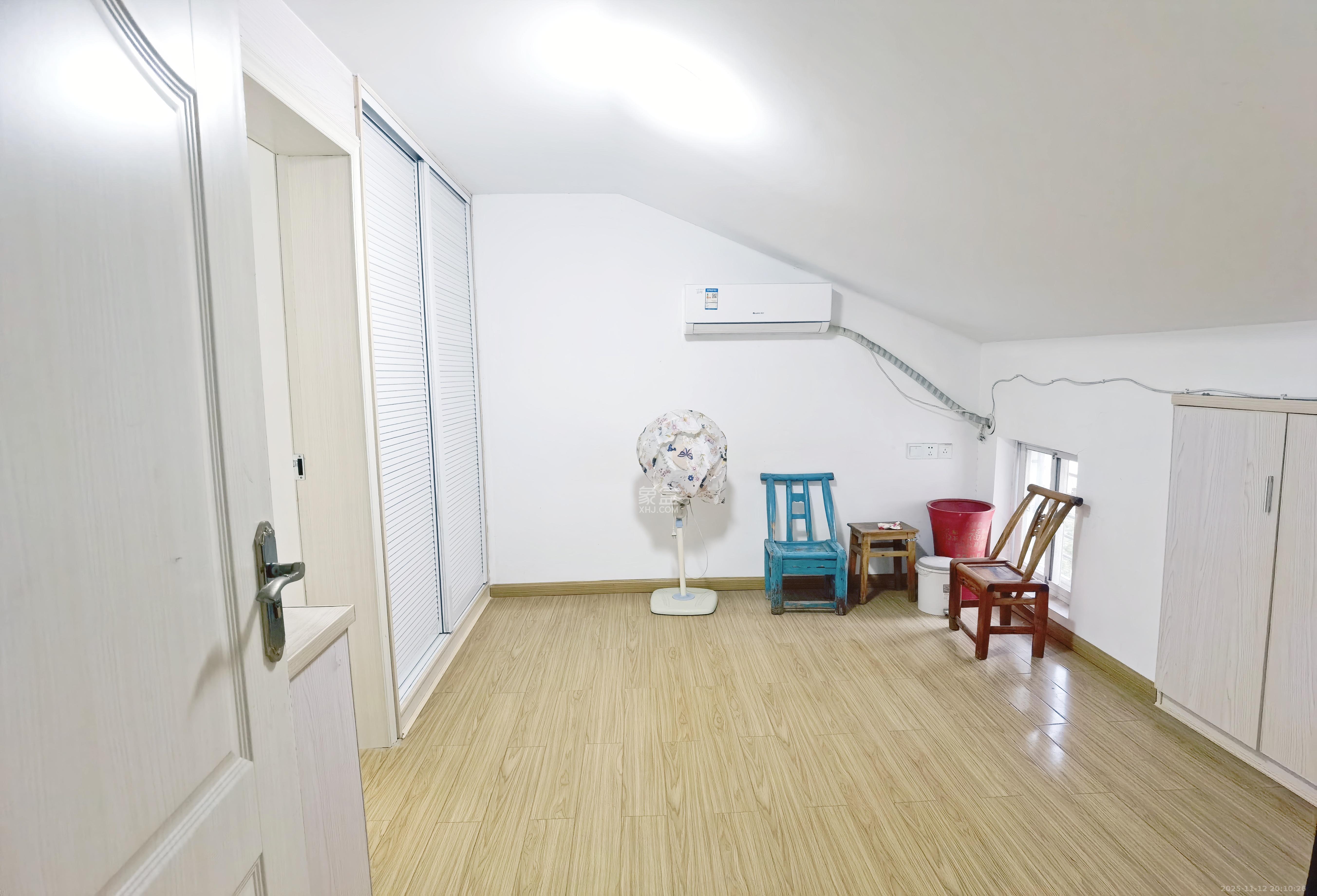 德润园  5室2厅1卫    72.0万其他