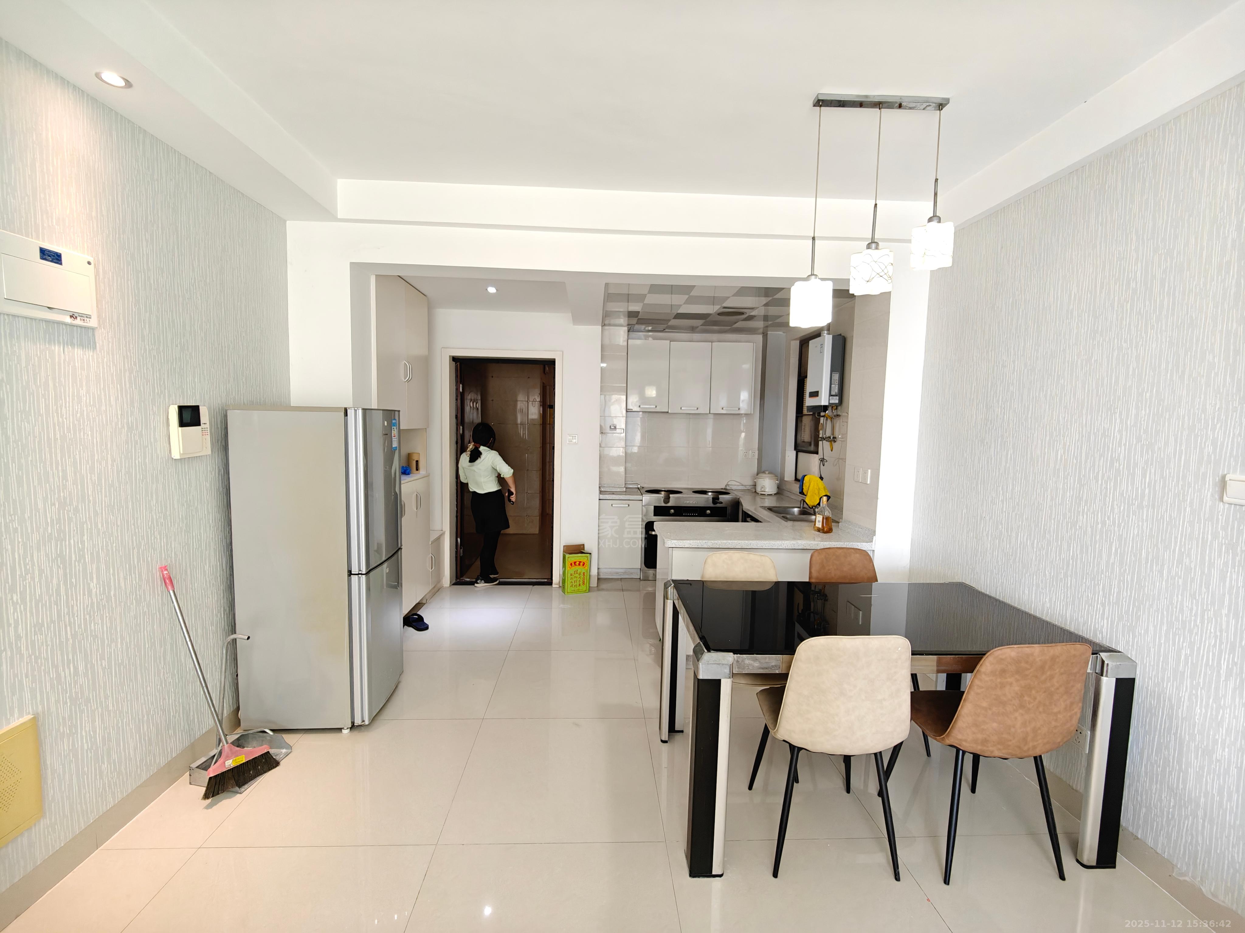 佳兆业金域天下二期 3室2厅1卫 1500.0元/月 佳兆业金域天下二期 3室2厅1卫 1500.0元/月室内图