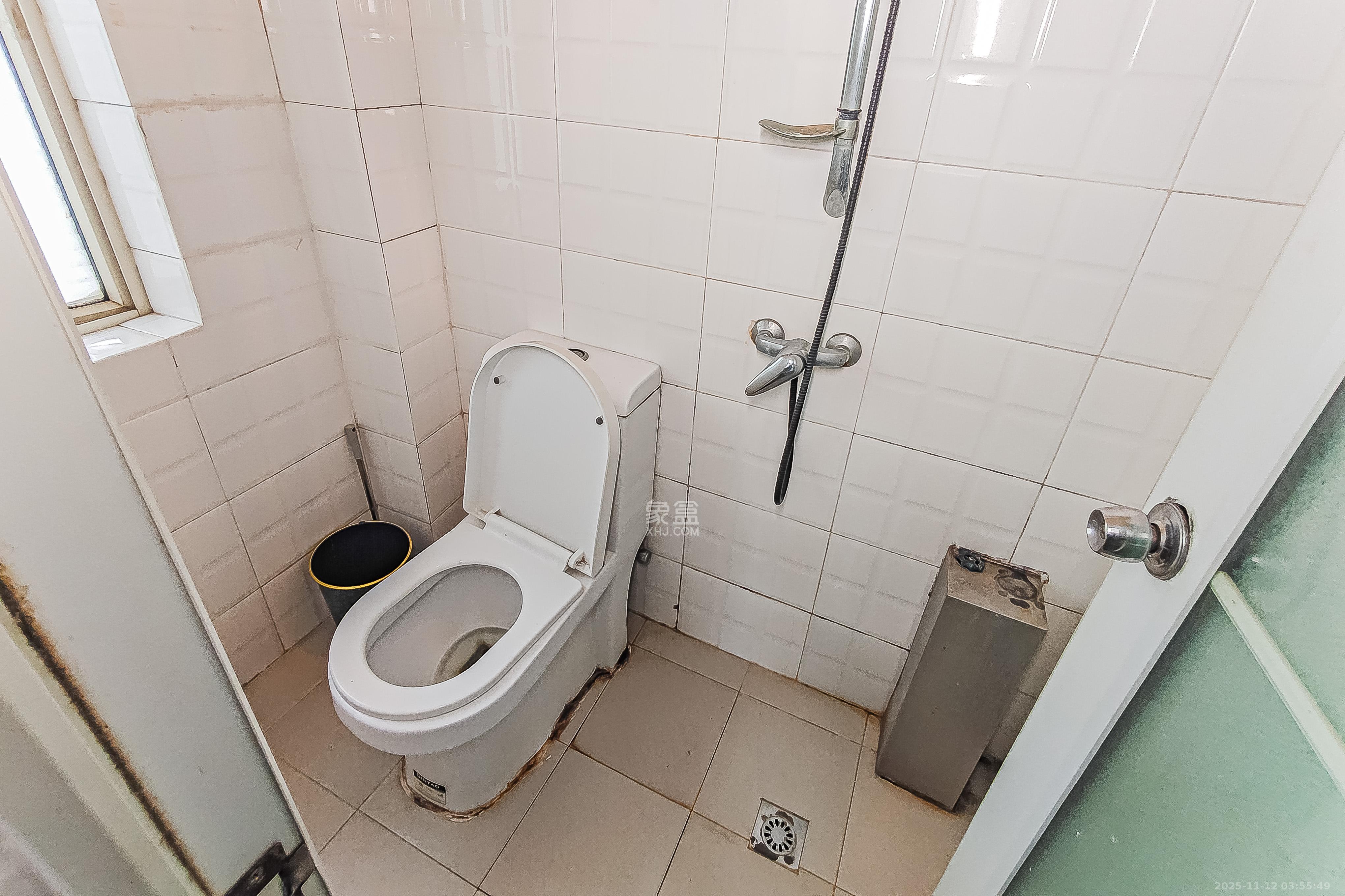 白沙晶城  1室1厅1卫    45.0万卫生间