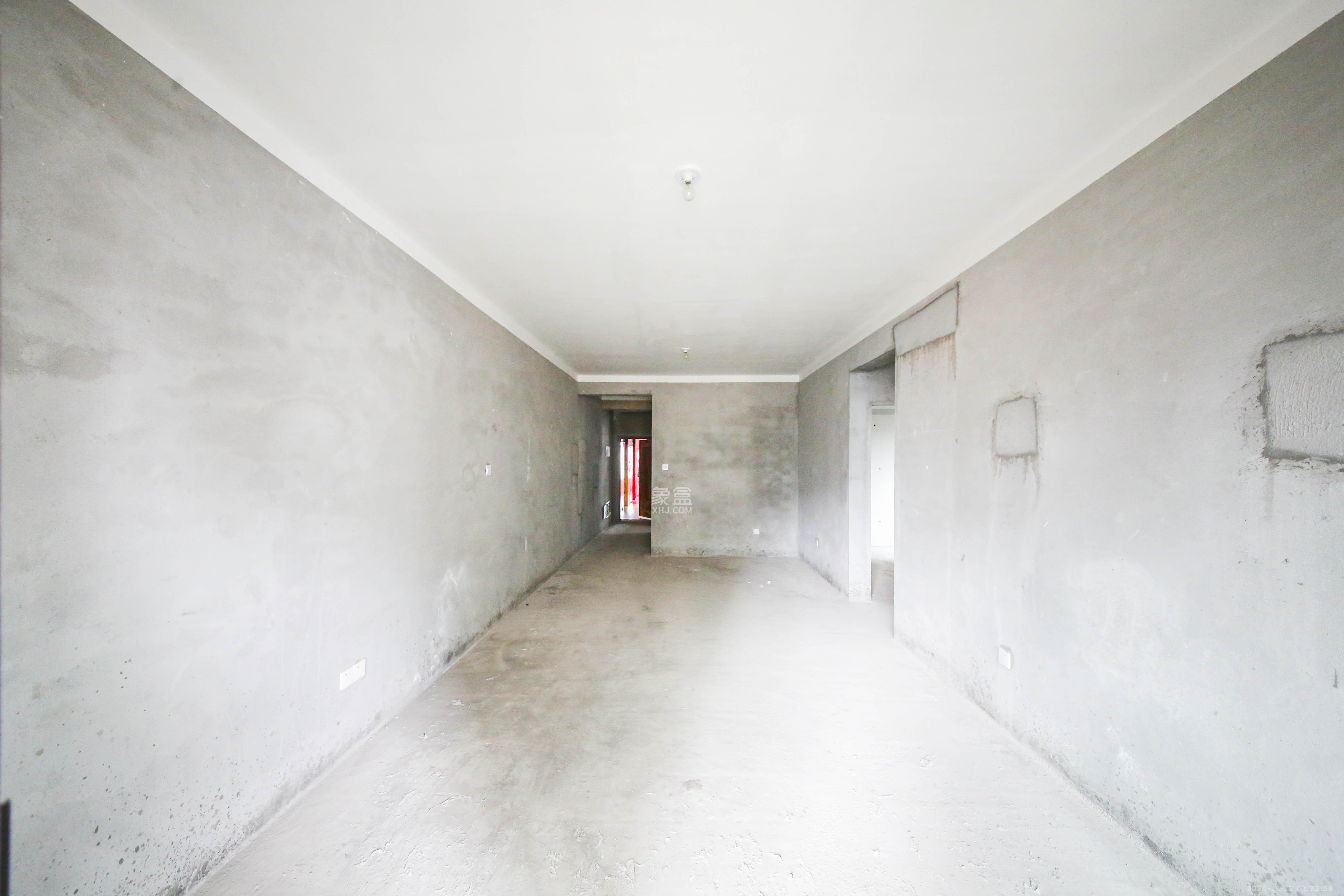 天城国际广场  3室2厅1卫    135.0万