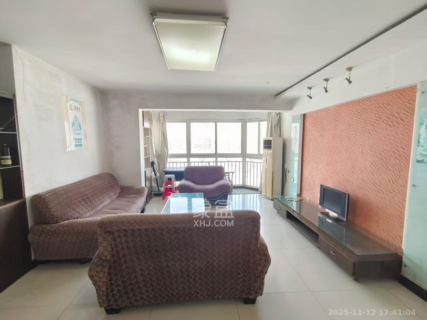 湘许嘉园  3室2厅1卫    2400.0元/月