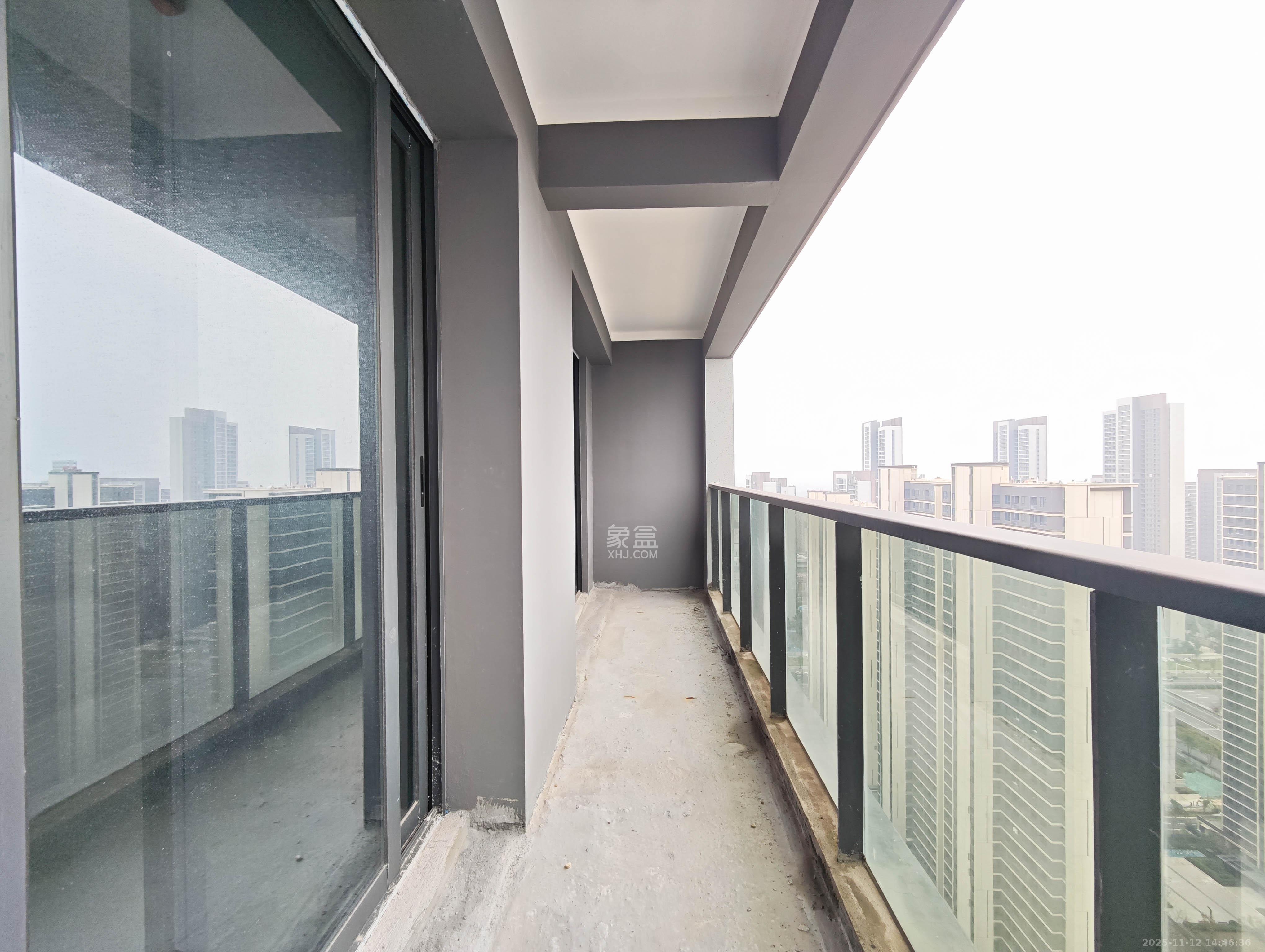 融创会展上东区 5室2厅3卫 180.0万 融创会展上东区 5室2厅3卫 180.0万阳台