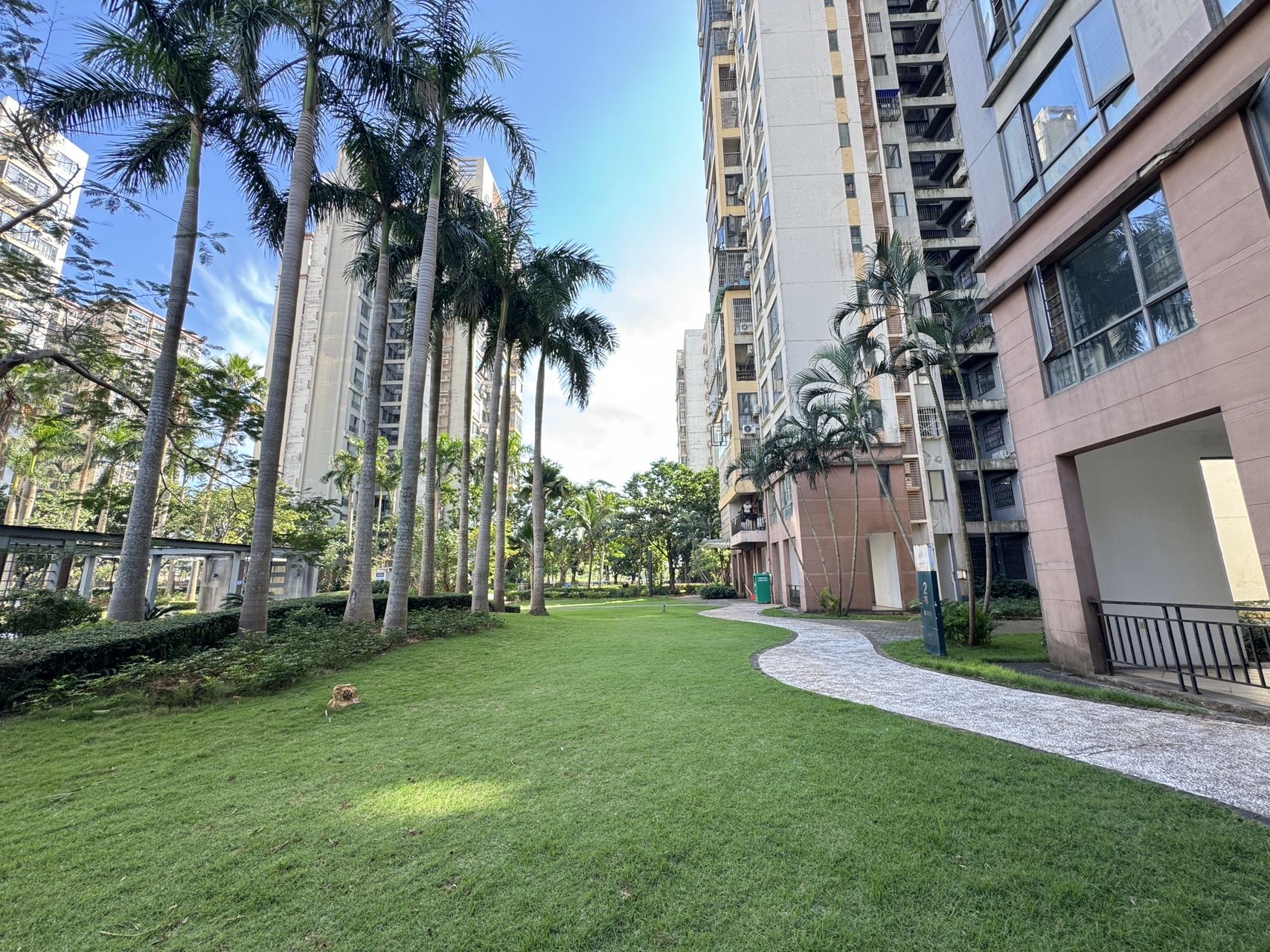 锦地翰城一期 3室2厅2卫 135.0万 锦地翰城一期 3室2厅2卫 135.0万客厅