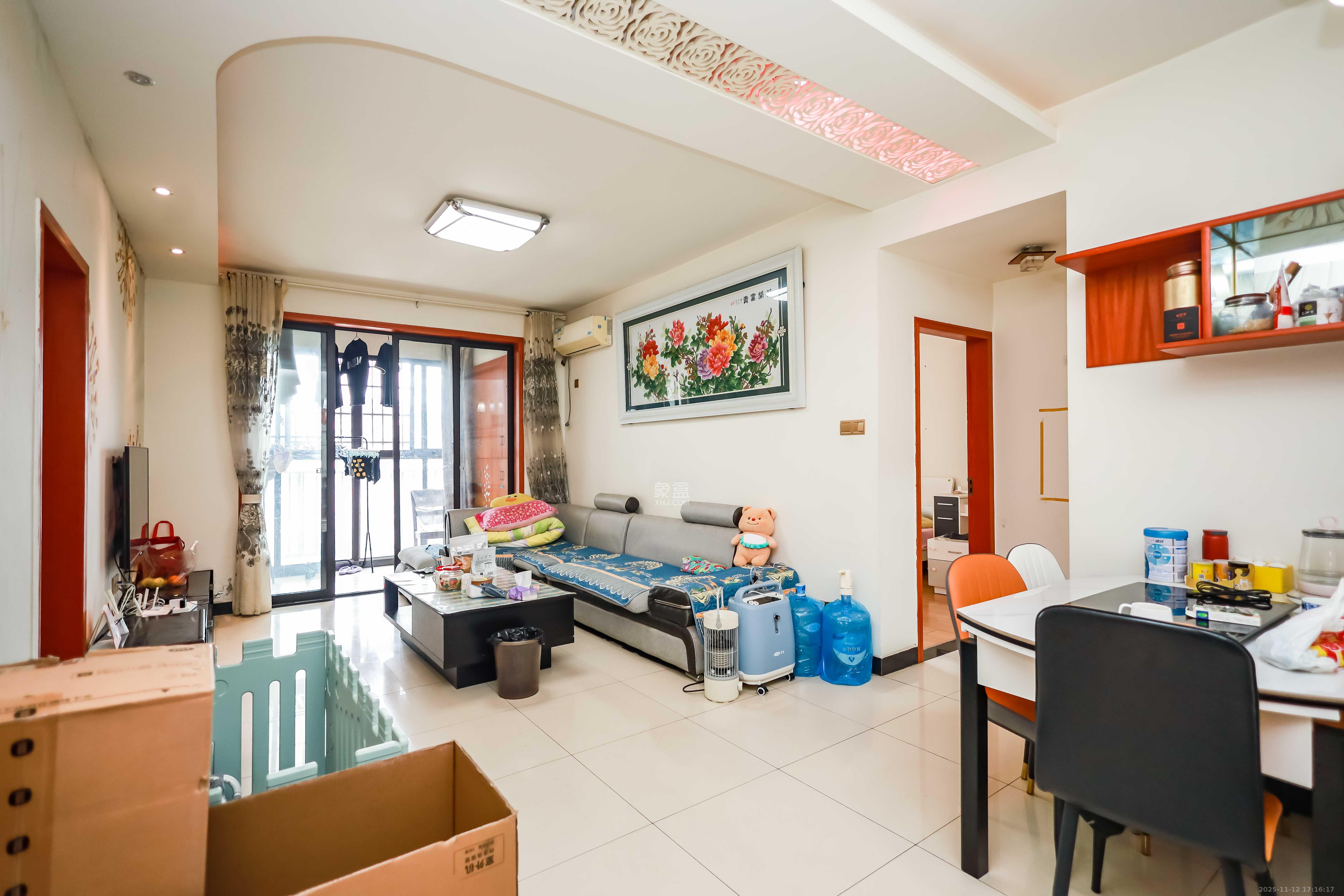 南枫时光 3室2厅1卫 82.0万 南枫时光 3室2厅1卫 82.0万客厅