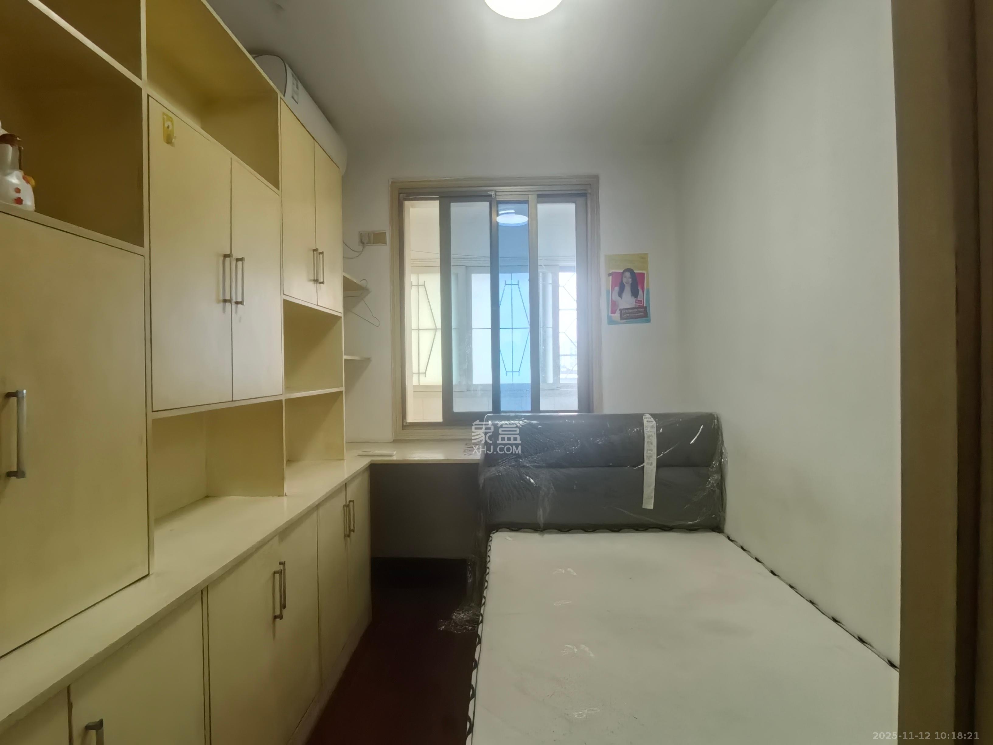 岳银小区（一二三五村）  3室2厅1卫    2100.0元/月室内图