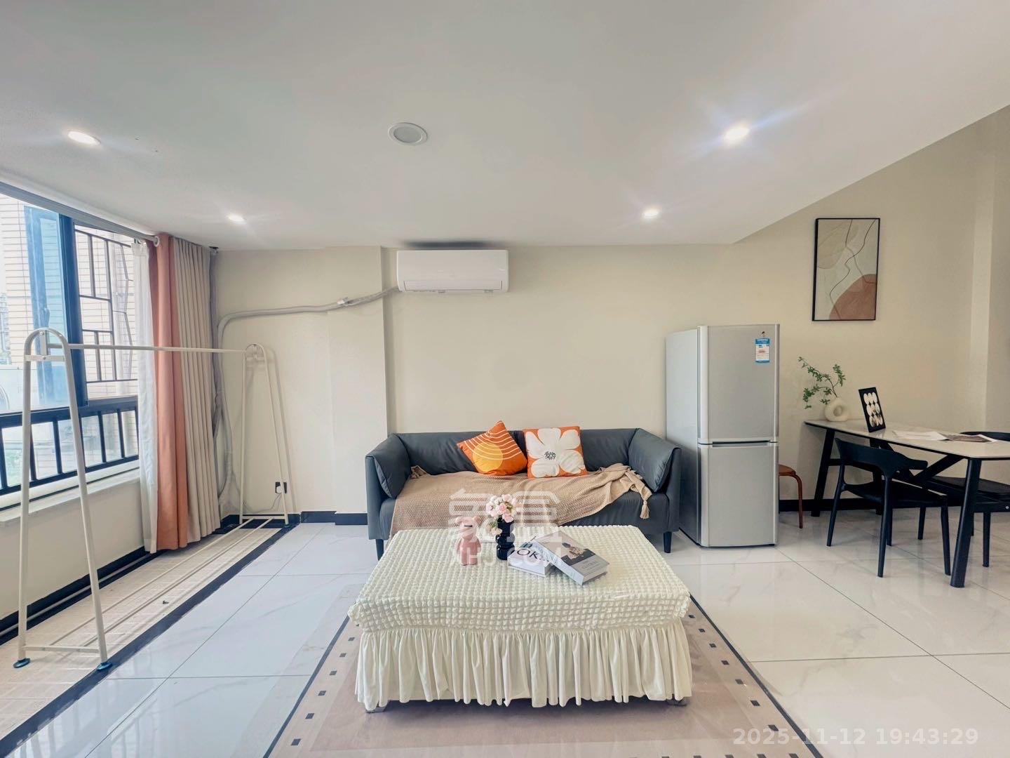 融圣国际 2室2厅1卫 2480.0元/月 融圣国际 2室2厅1卫 2480.0元/月室内图