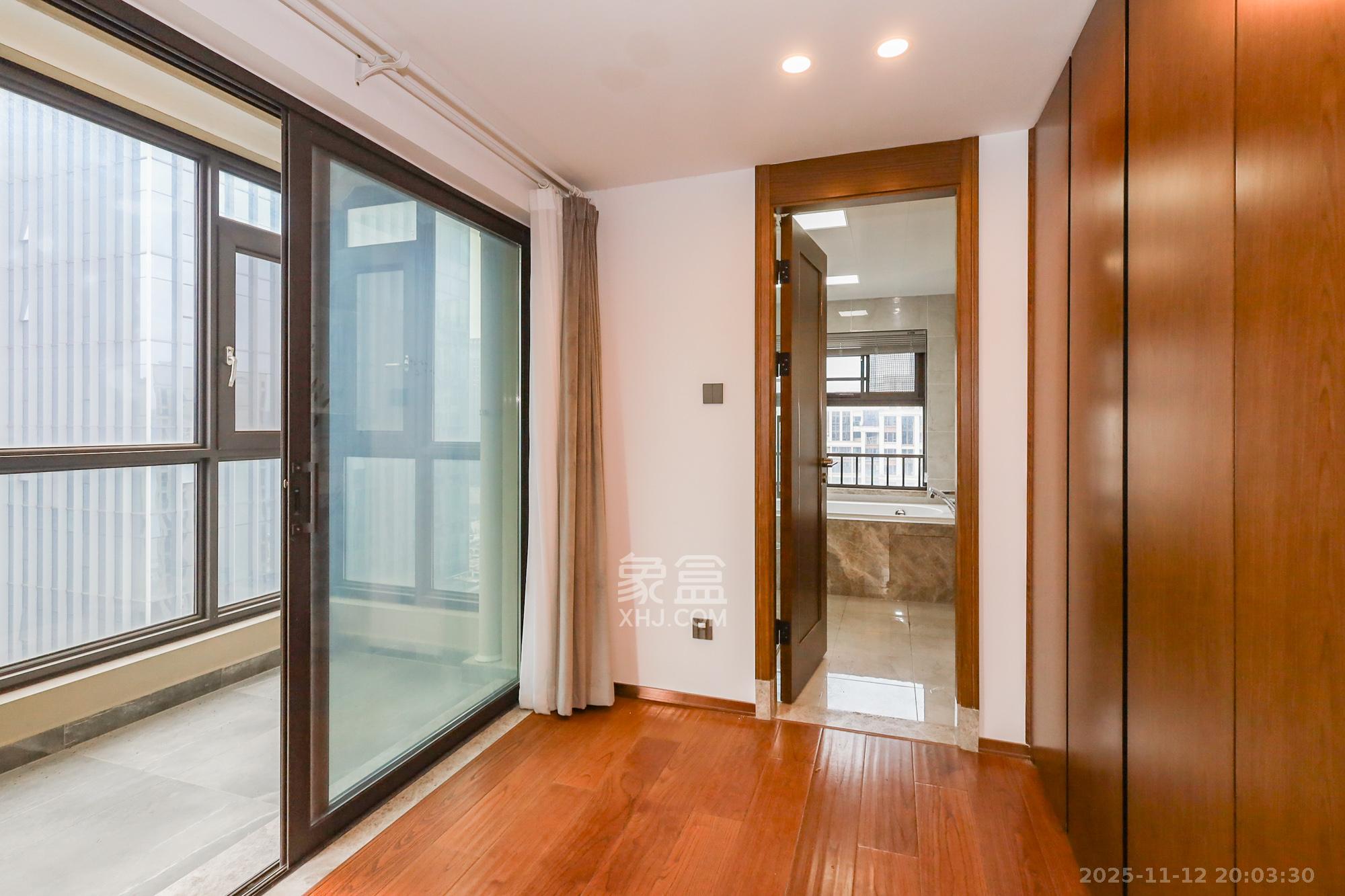 万科里金域滨江  4室2厅2卫    316.0万其他