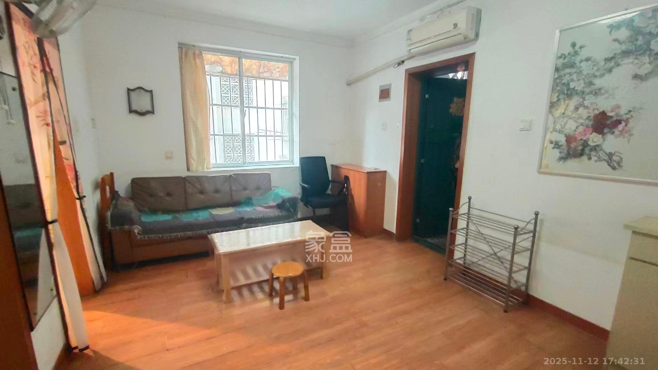 向东南社区 2室1厅1卫 1300.0元/月 向东南社区 2室1厅1卫 1300.0元/月室内图